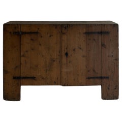 Unglaubliches einfaches Montagnard-Sideboard aus dem 17. Jahrhundert