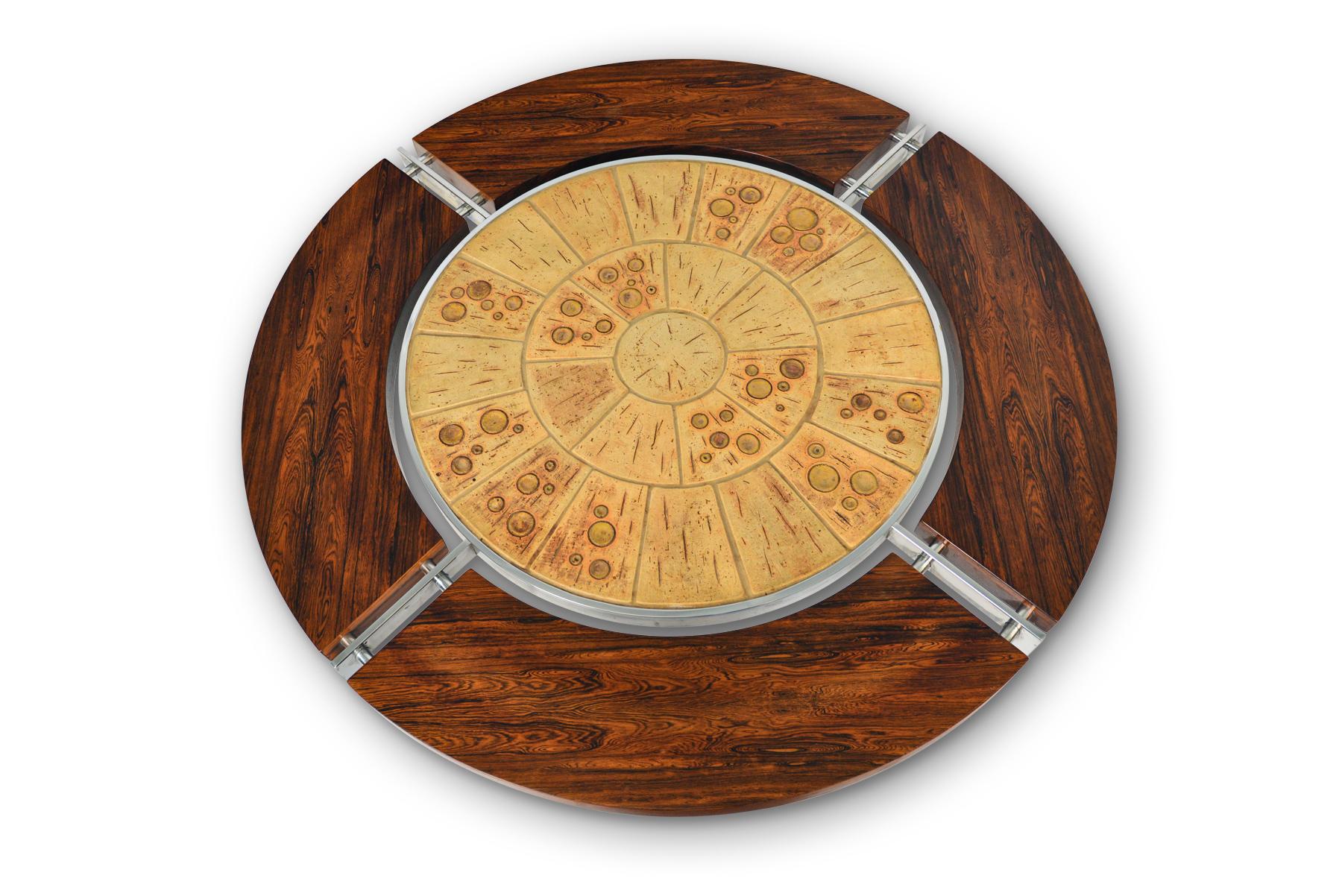 Danois Incroyable table basse de l'ère spatiale en bois de rose, carreaux et chrome en vente