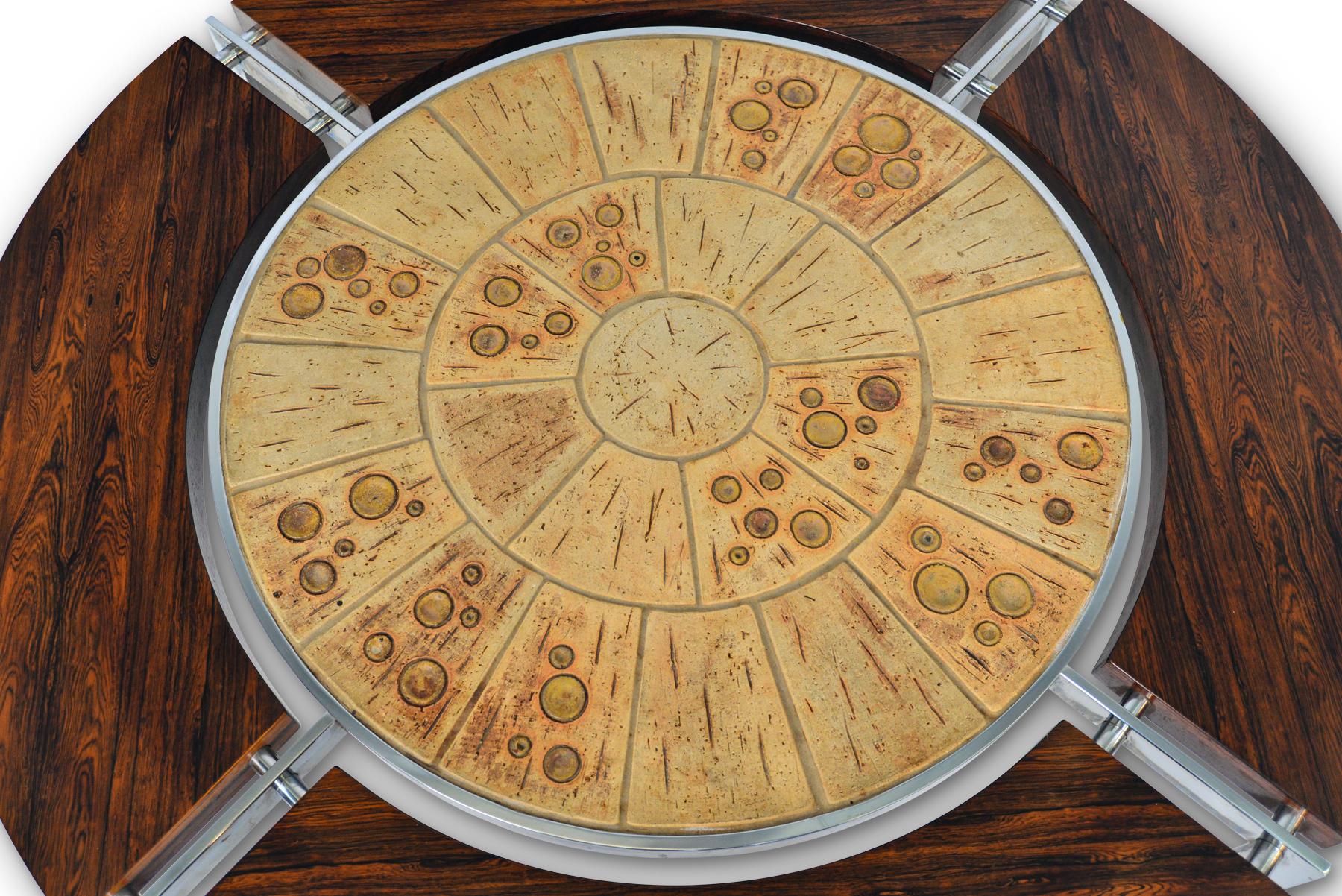 Incroyable table basse de l'ère spatiale en bois de rose, carreaux et chrome Bon état - En vente à Berkeley, CA