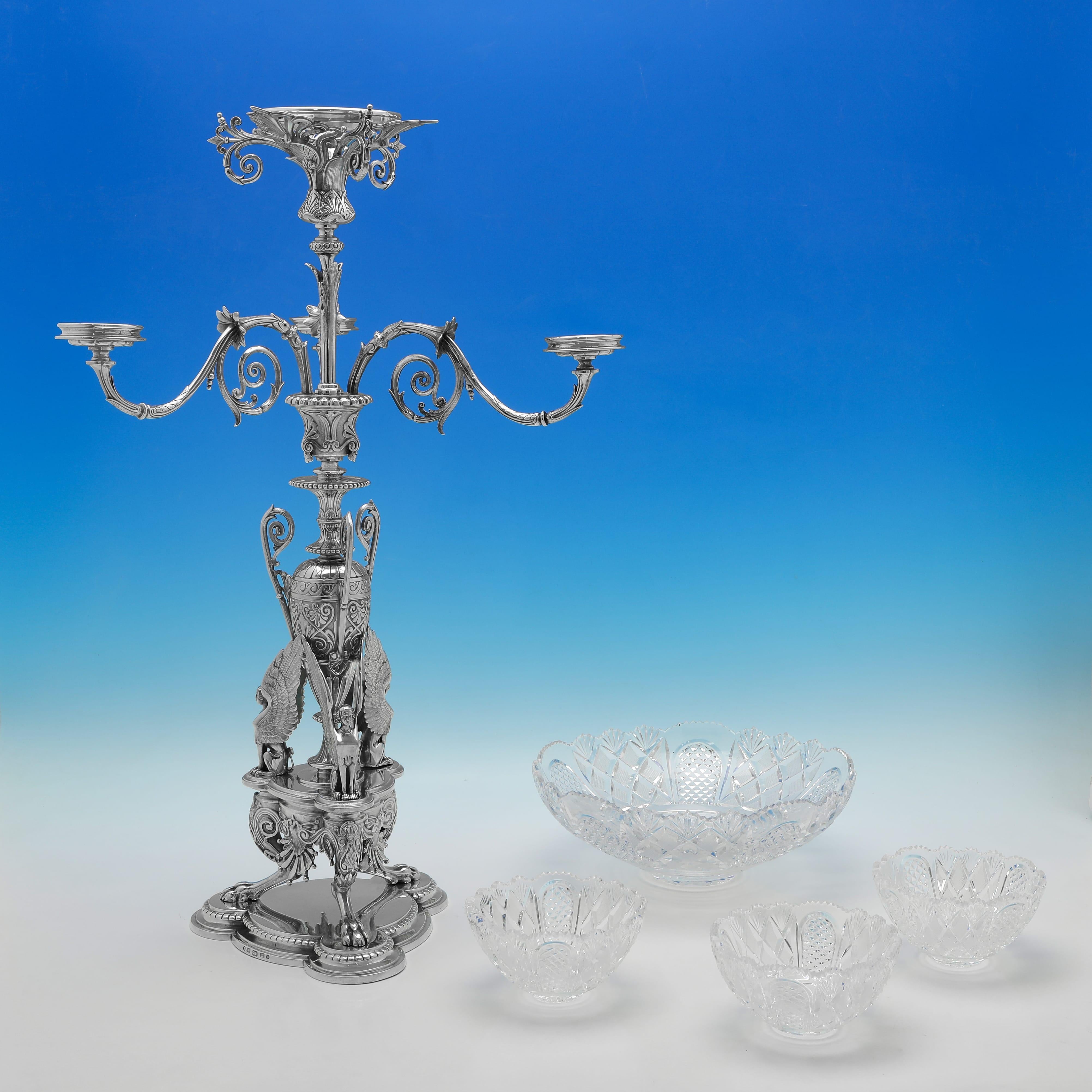 Victorien Incroyable ensemble de supports à dessert néo-égyptiens - centre de table 1873-1885 en vente