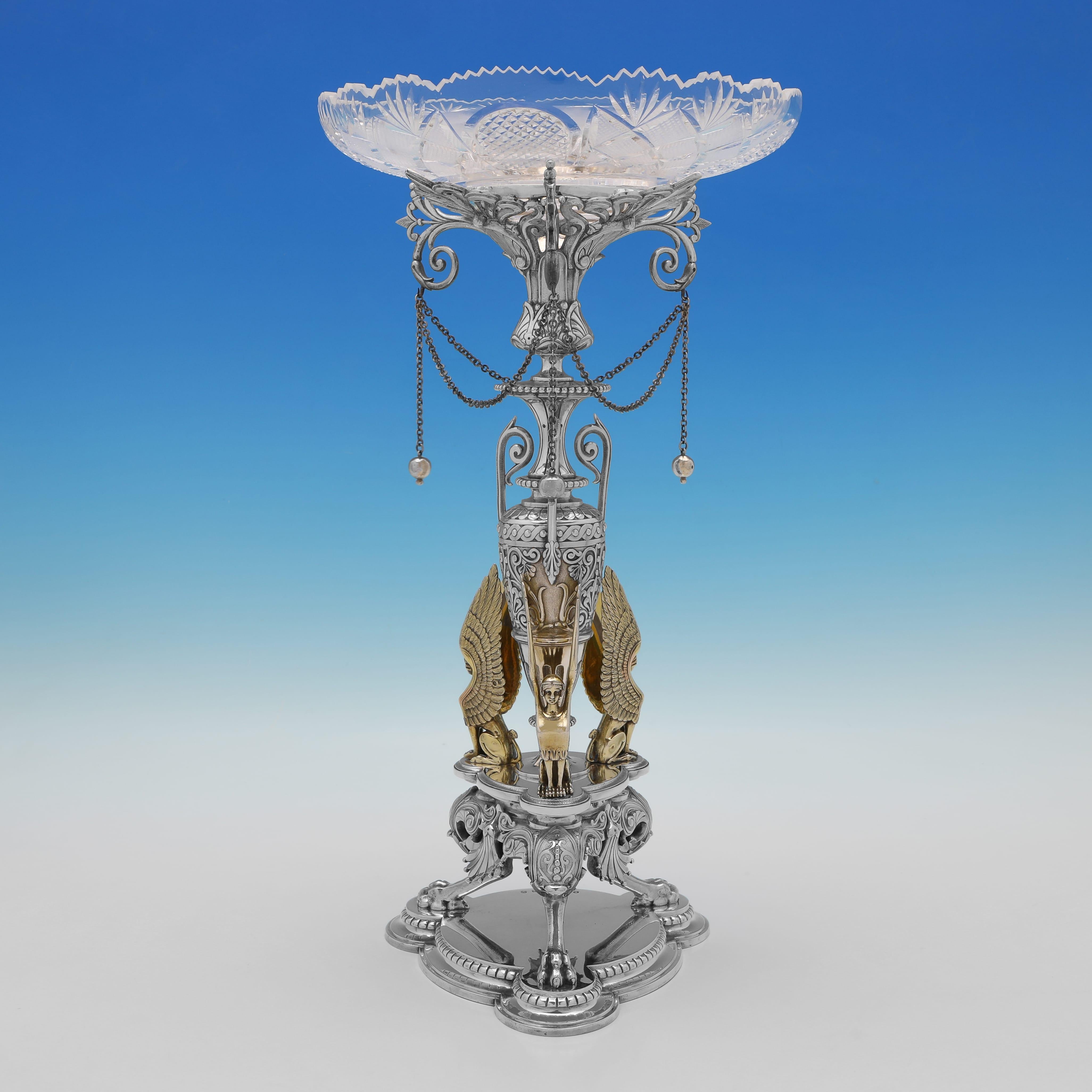 Incroyable ensemble de supports à dessert néo-égyptiens - centre de table 1873-1885 en vente 1