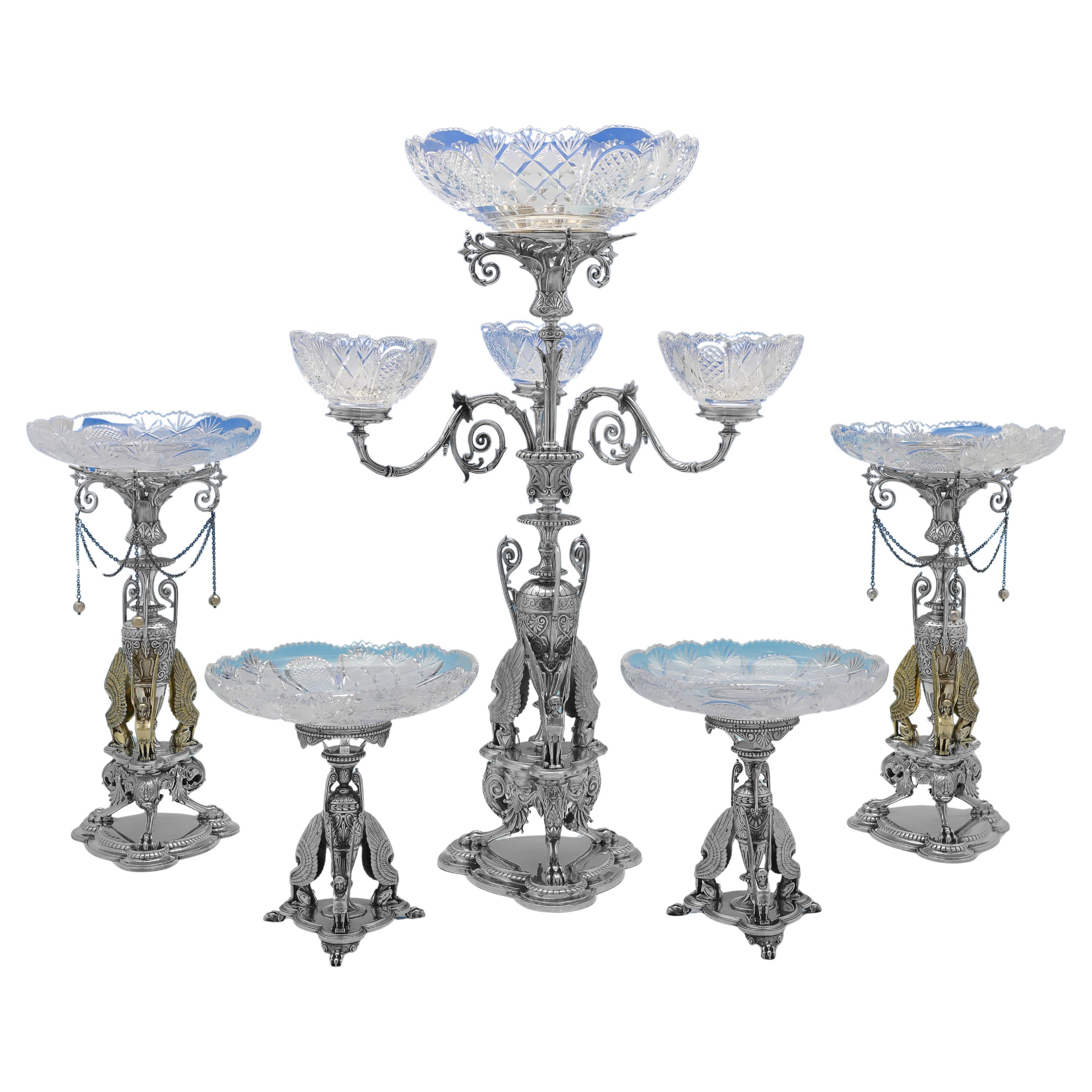 Incroyable ensemble de supports à dessert néo-égyptiens - centre de table 1873-1885 en vente