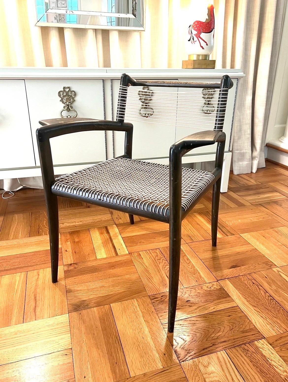 Increíble conjunto superviviente de 12 sillones modernos Klismos de Charles Allen, c 1950 en venta 3
