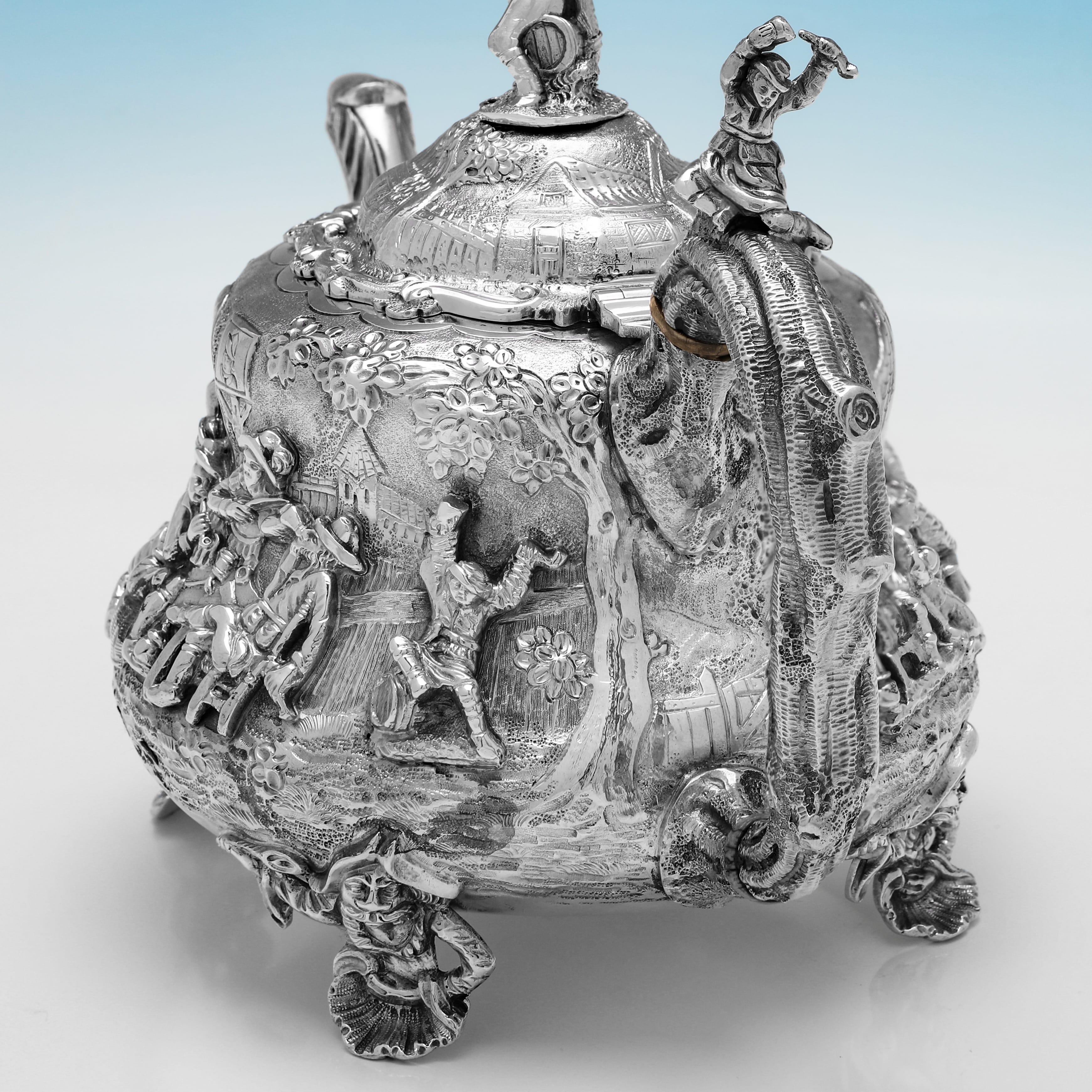 Increíble servicio de té y café de plata de ley estilo Teniers con matasellos de 1880 en venta 1