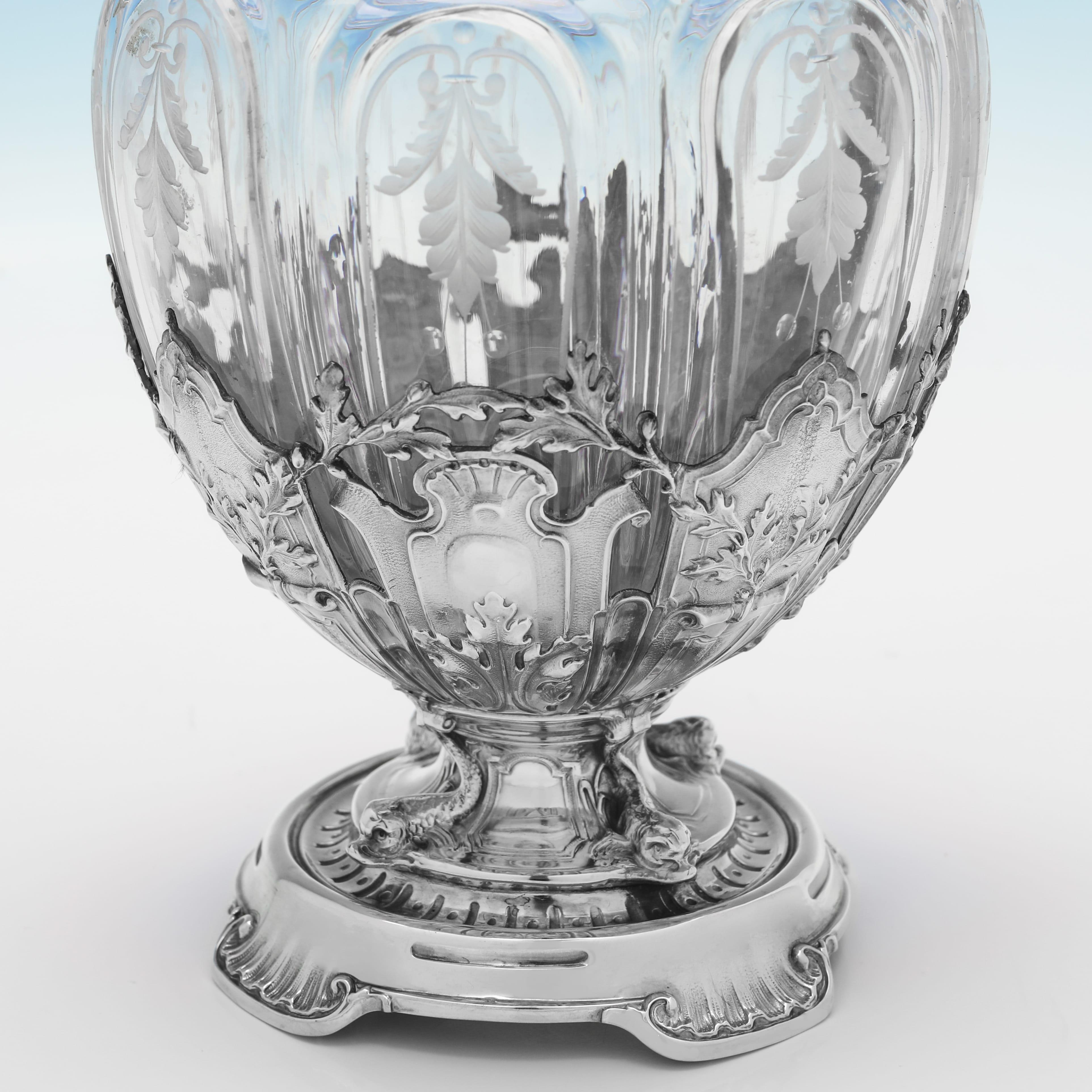 Fin du XIXe siècle Incroyable pichet à vin victorien en argent et verre gravé - Londres 1898 en vente