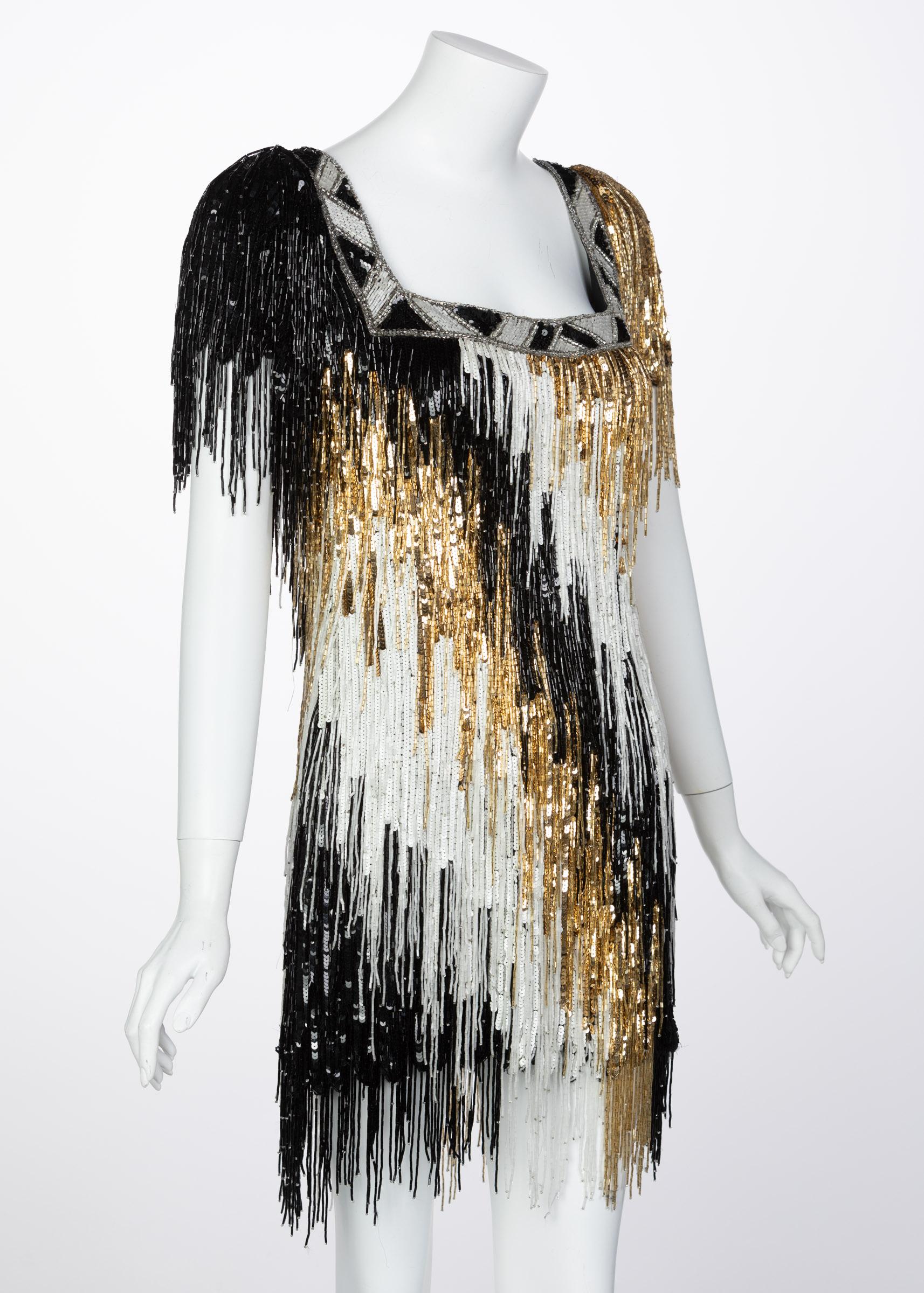 Bob Mackie - Incroyable robe courte vintage ornée de perles noires et blanches à franges Excellent état - En vente à Boca Raton, FL