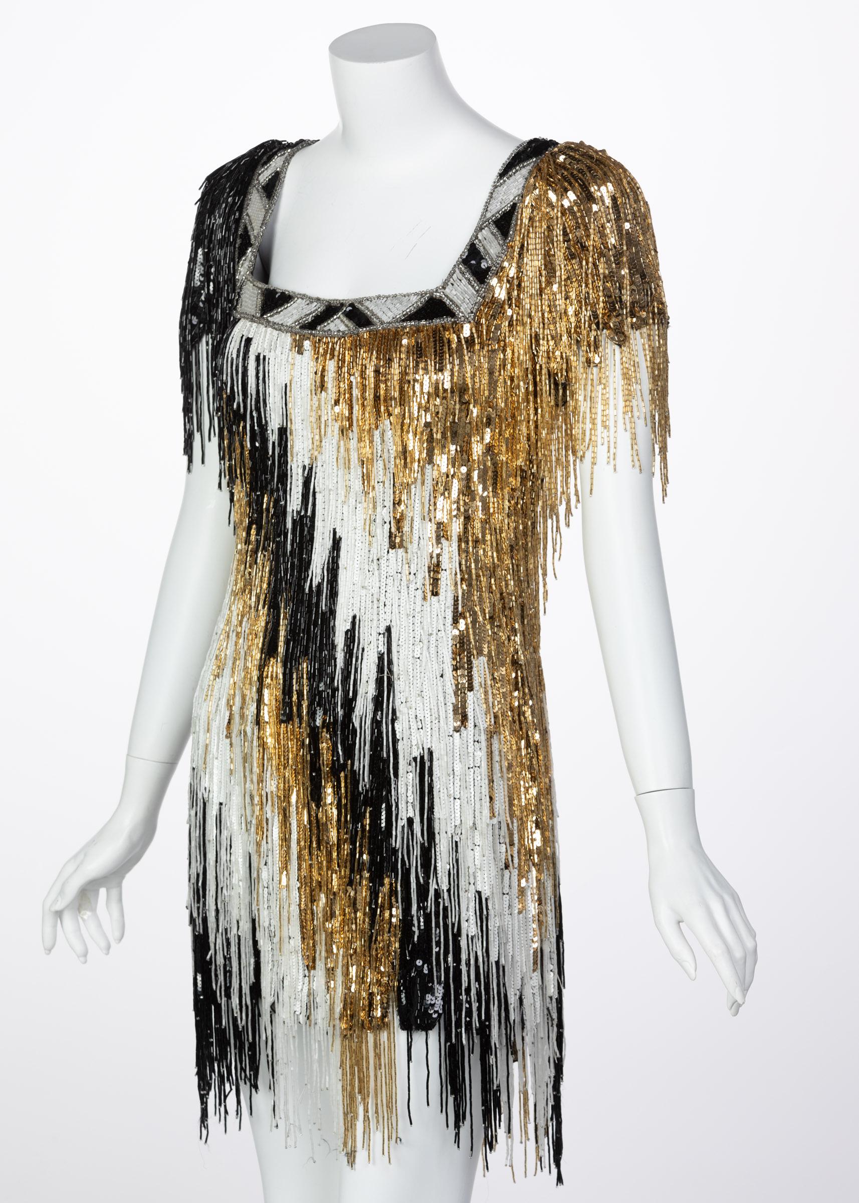 Bob Mackie - Incroyable robe courte vintage ornée de perles noires et blanches à franges Pour femmes en vente