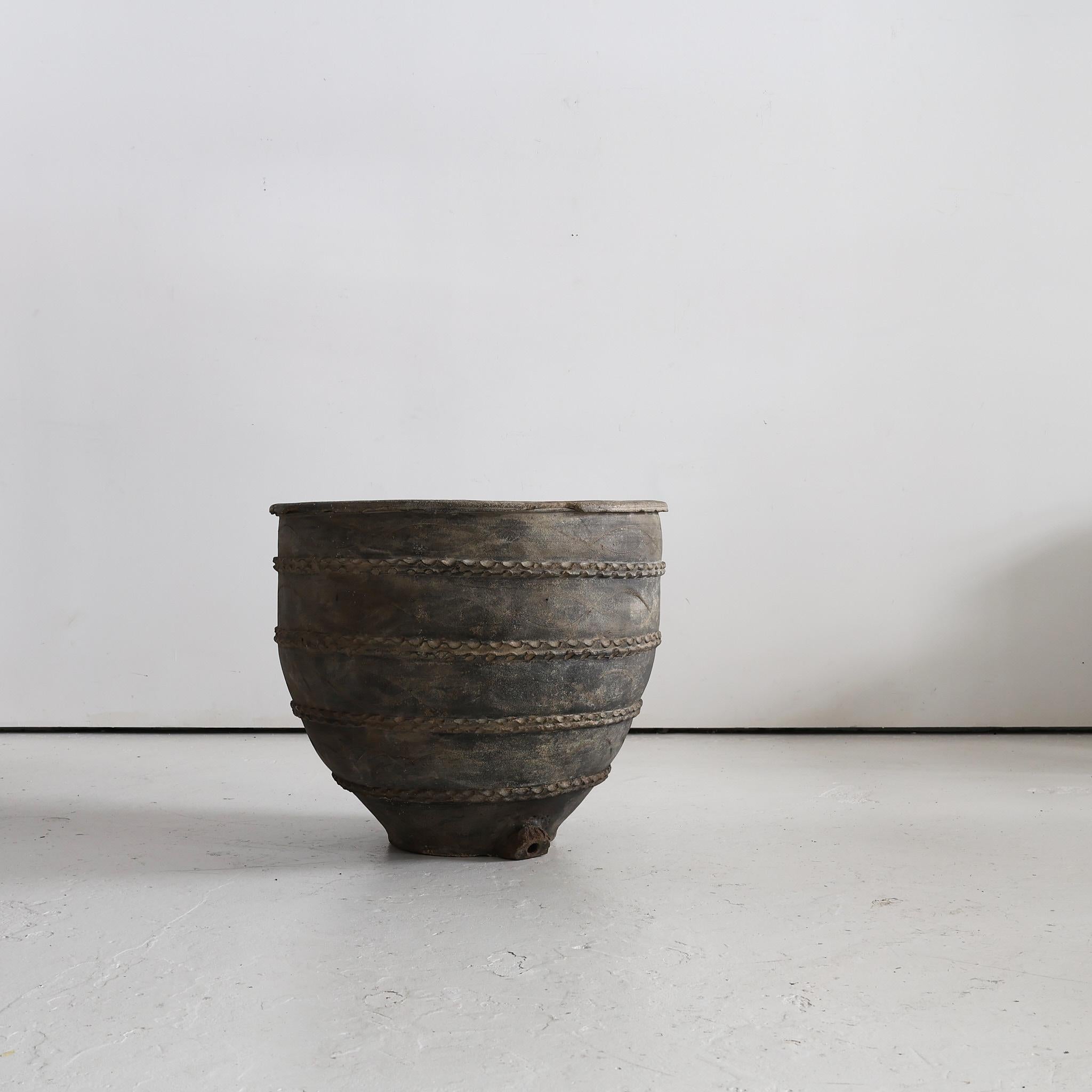 Terracotta Incredibile vaso/pianta catalana nera del 18° secolo A.I.C. in vendita
