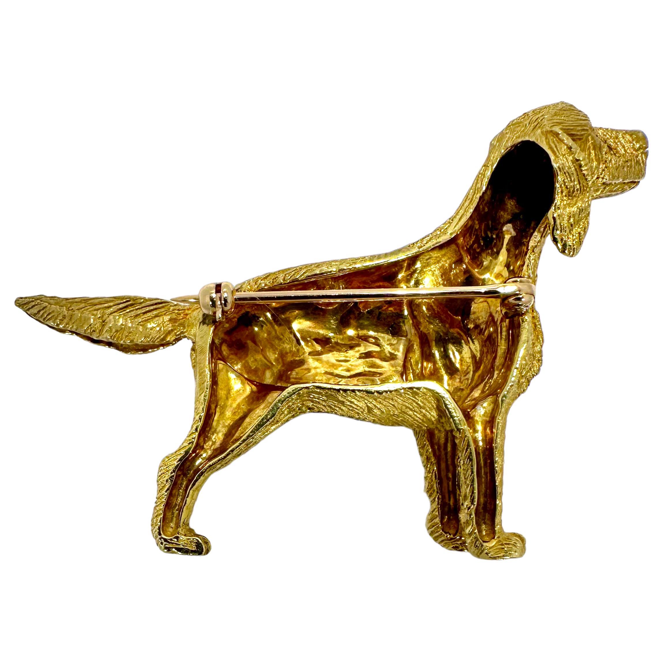 Modern Incredibly Lifelike Vintage 18k Yellow Gold Setter Dog Brooch with Ruby Eyes For Sale