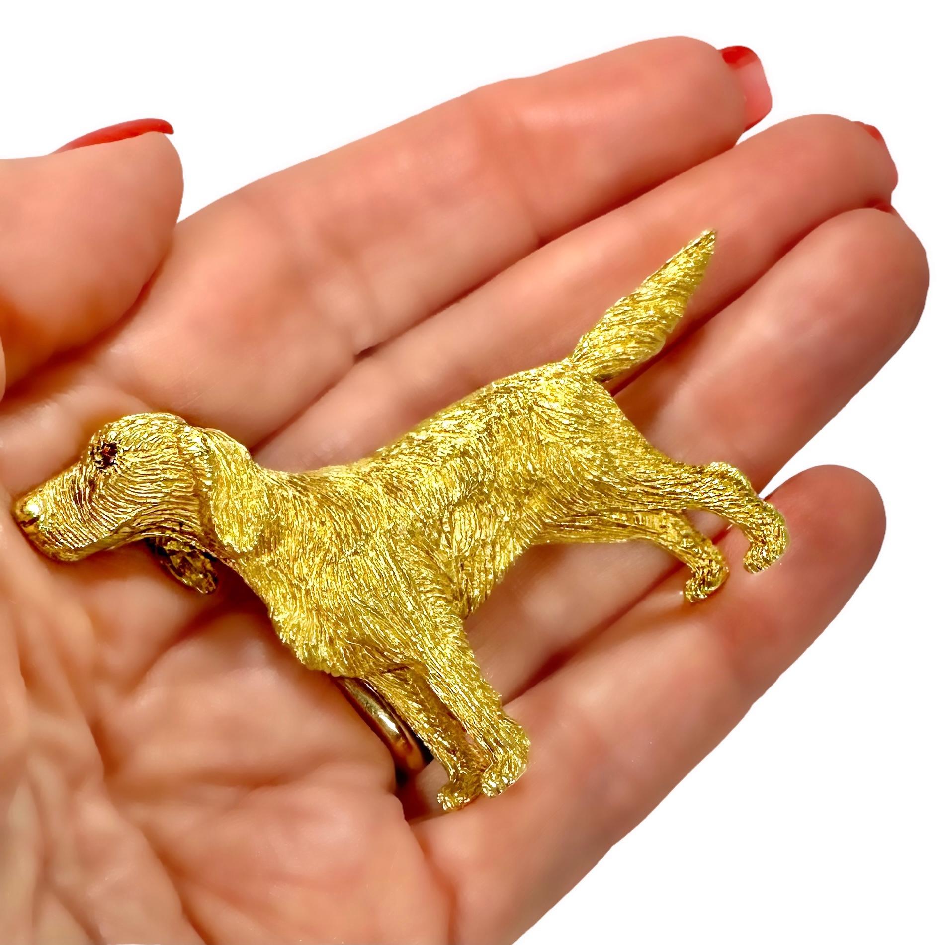 Incredibly Lifelike Vintage 18k Yellow Gold Setter Dog Brooch with Ruby Eyes For Sale 1