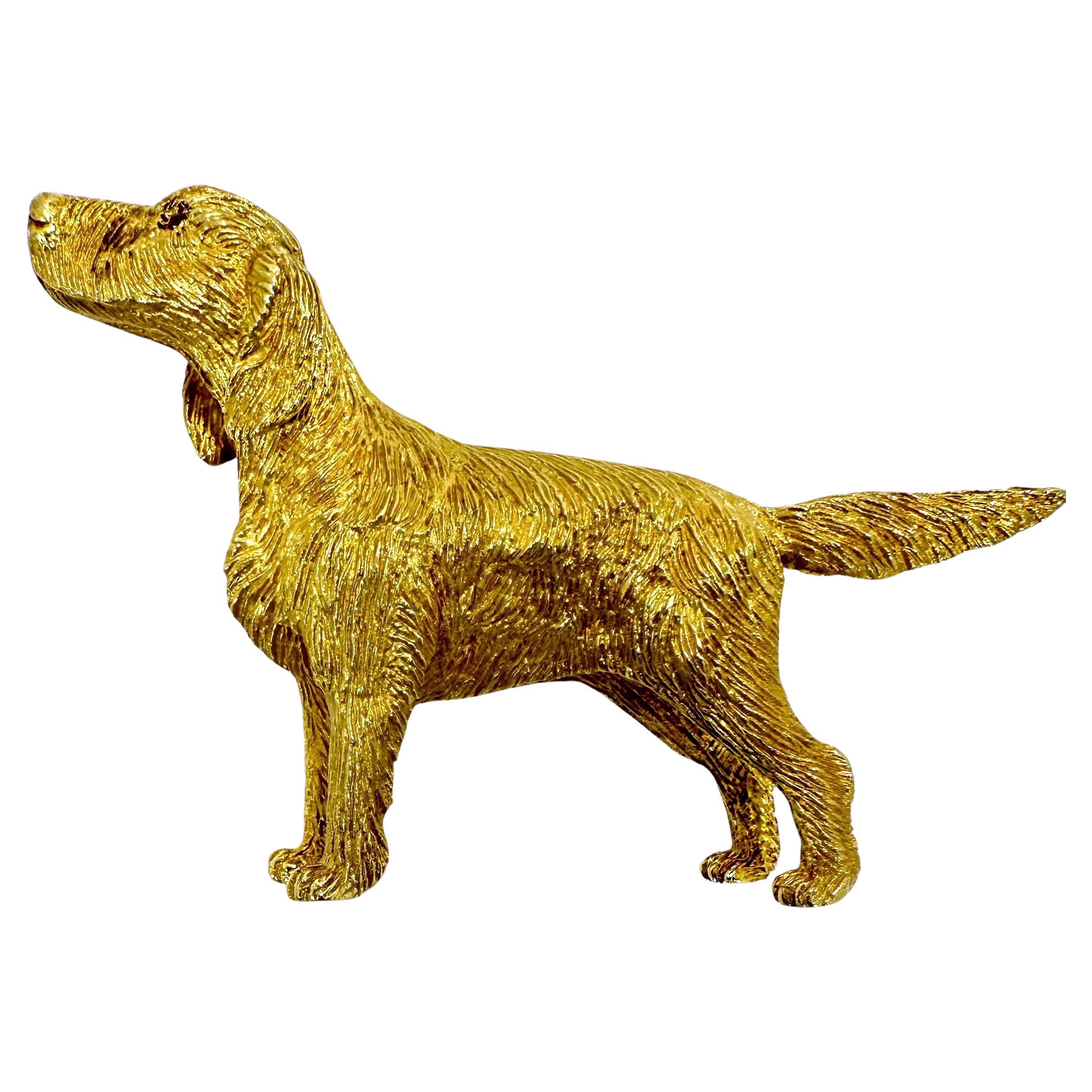 Incredibly Lifelike Vintage 18k Yellow Gold Setter Dog Brooch with Ruby Eyes For Sale