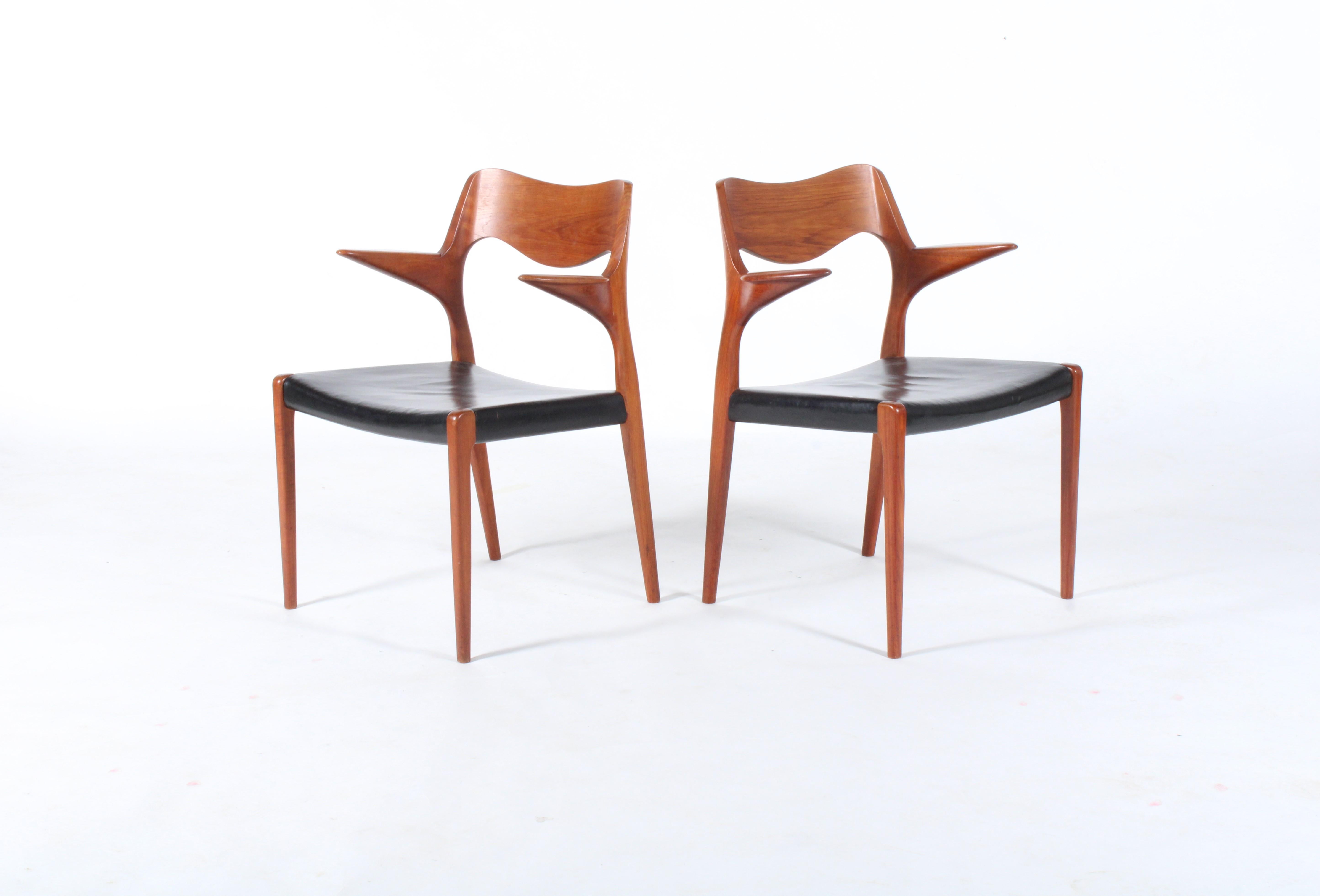 Incredibly Rare & Beautiful Set Of Eight Niels Otto Moller Teak Model 55 Chairs For Sale 6