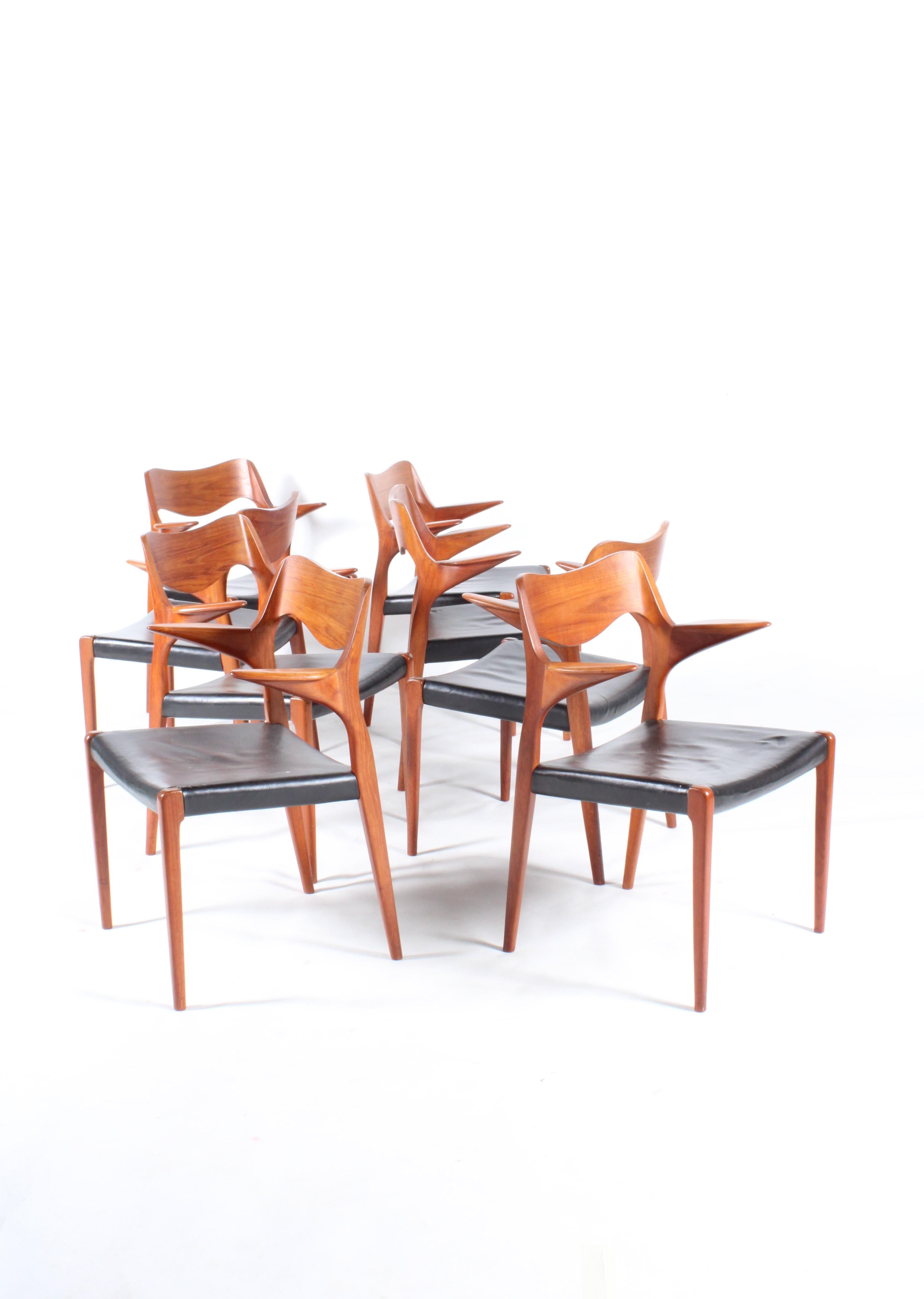 Incredibly Rare & Beautiful Set Of Eight Niels Otto Moller Teak Model 55 Chairs For Sale 8