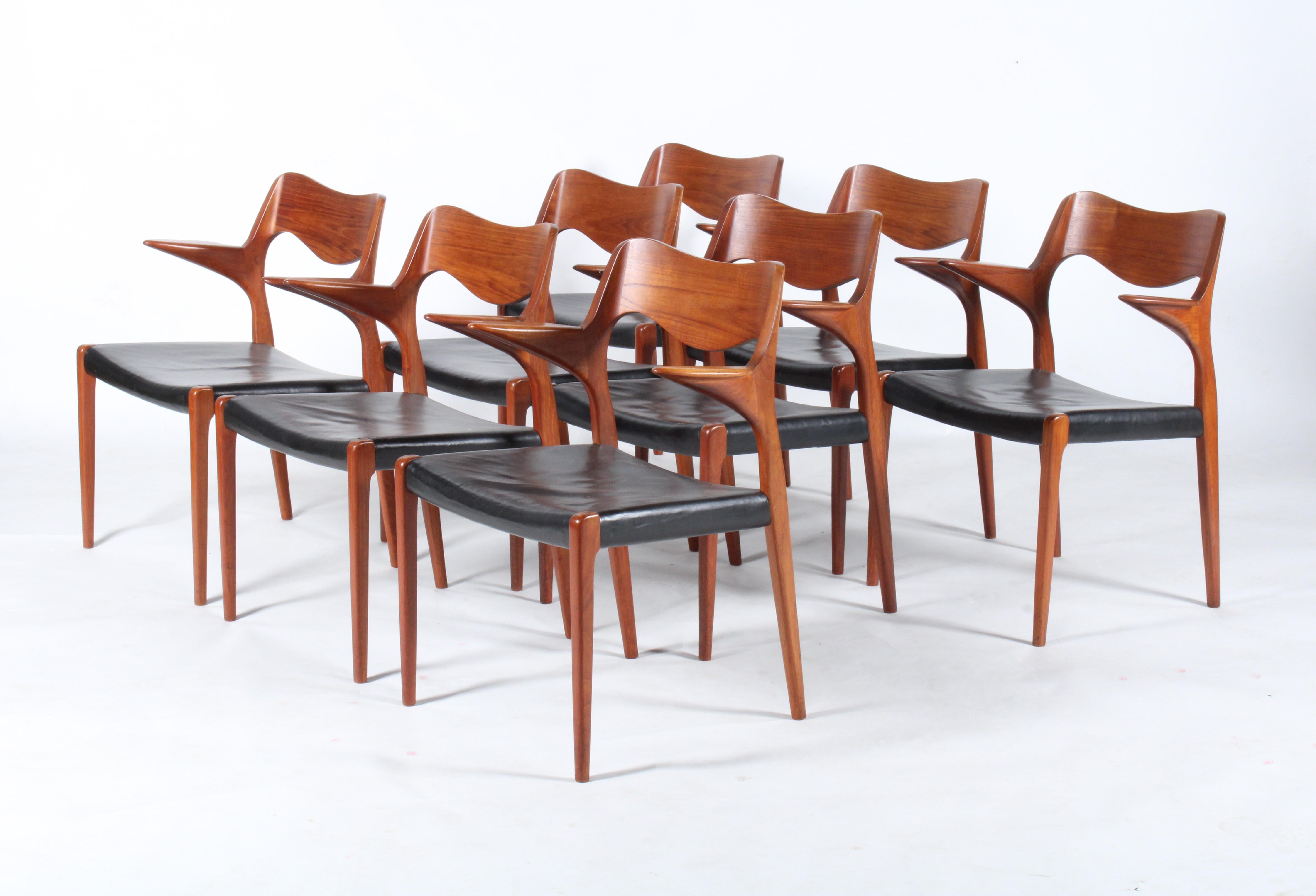 Tissu d'ameublement Ensemble incroyablement rare et magnifique de huit chaises en teck Niels Otto Moller modèle 55 en vente
