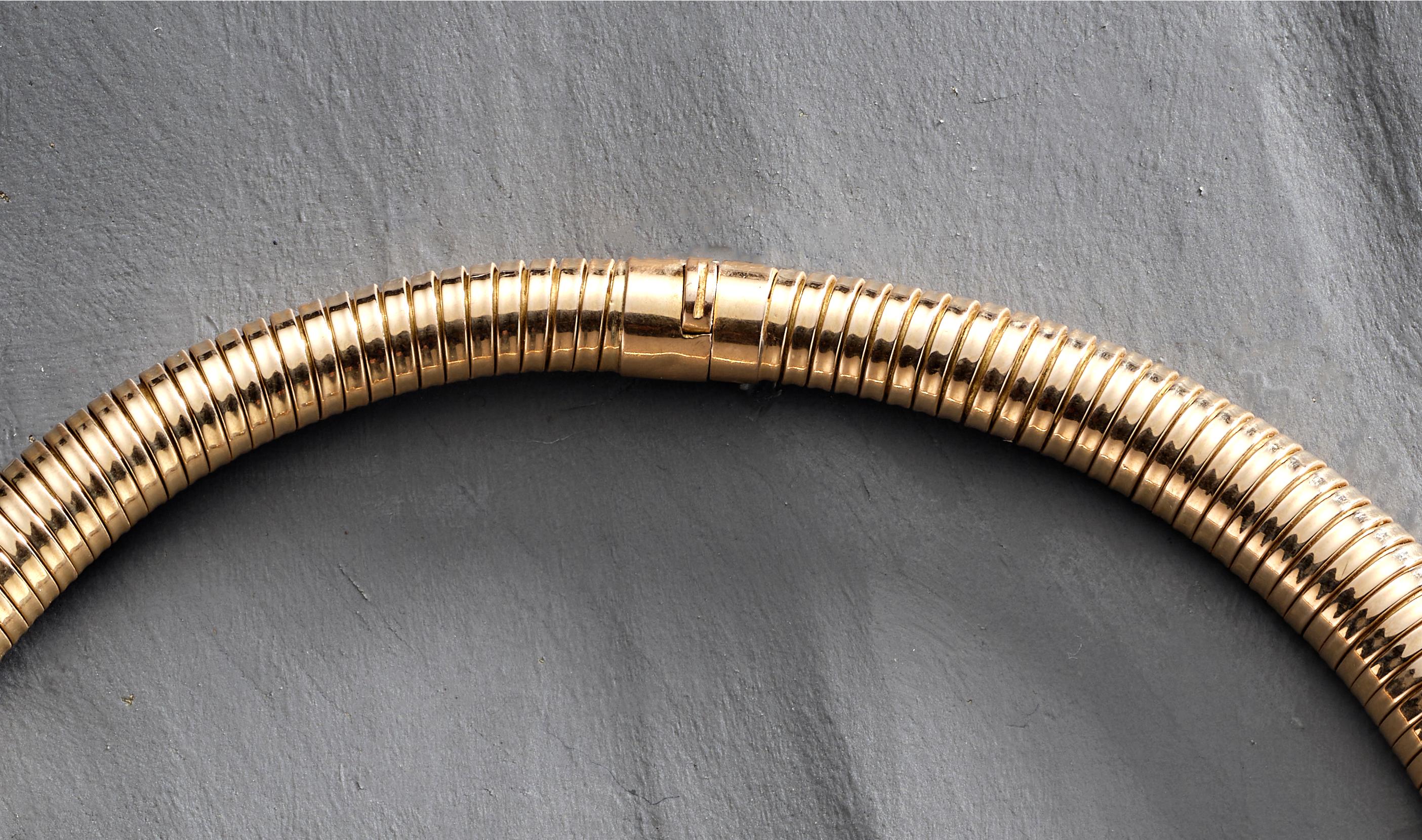 Oval Cut Incy Wincy - 1960s 18ct Gold Tubogas Collar with 9ct Gold Aquamarine Spider For Sale