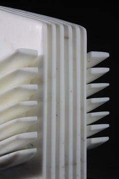 Strata von Indalecio Etchebarne Skulptur aus Carrara-Marmor Geometrisch Abstrakt, 2024