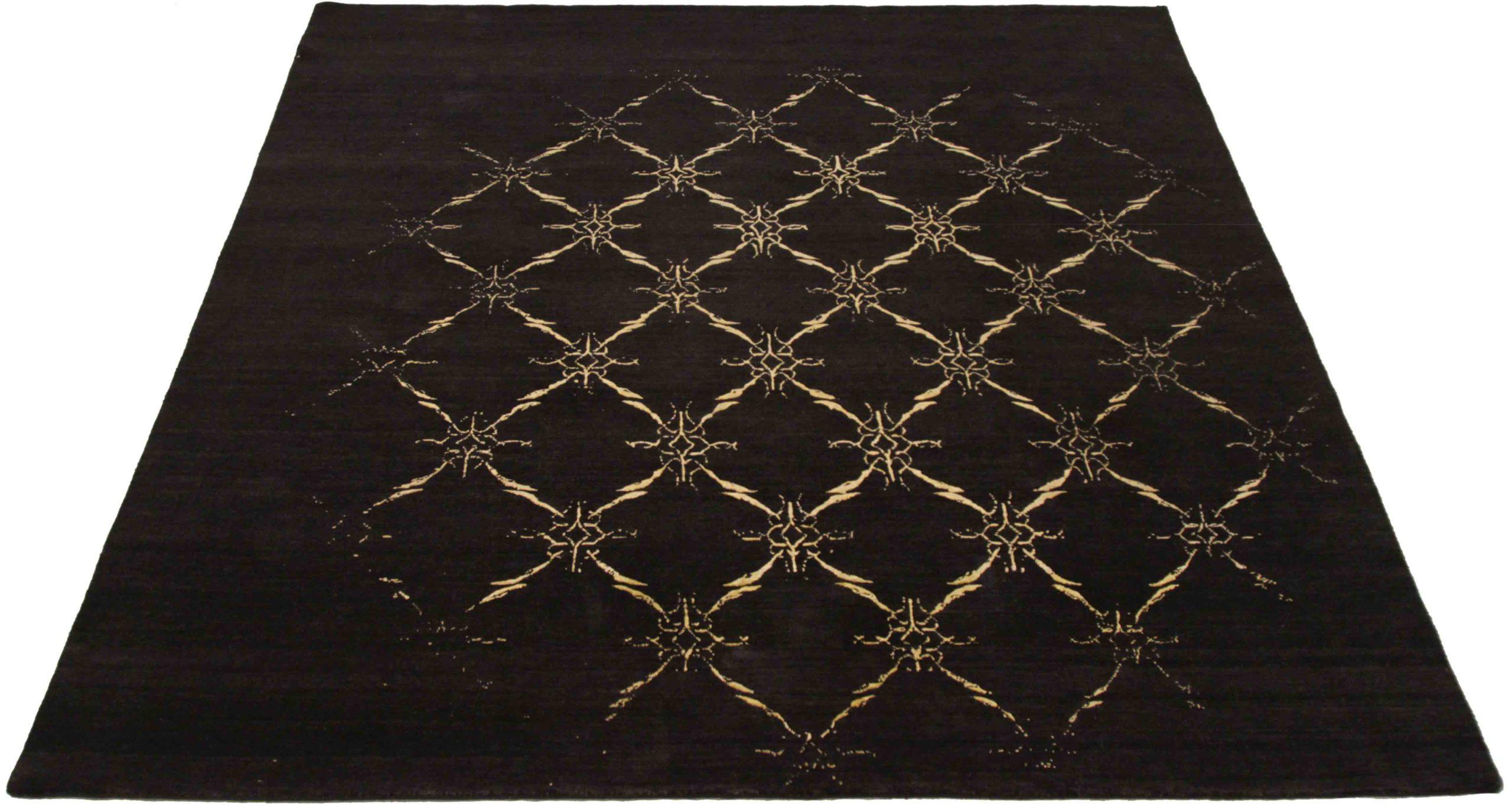 Découvrez l'élégance des tapis d'Inde Eleg de la série Circa 1990. Conçu avec de la laine et du Design/One, ce design exclusif est parfait pour mettre en valeur votre espace.