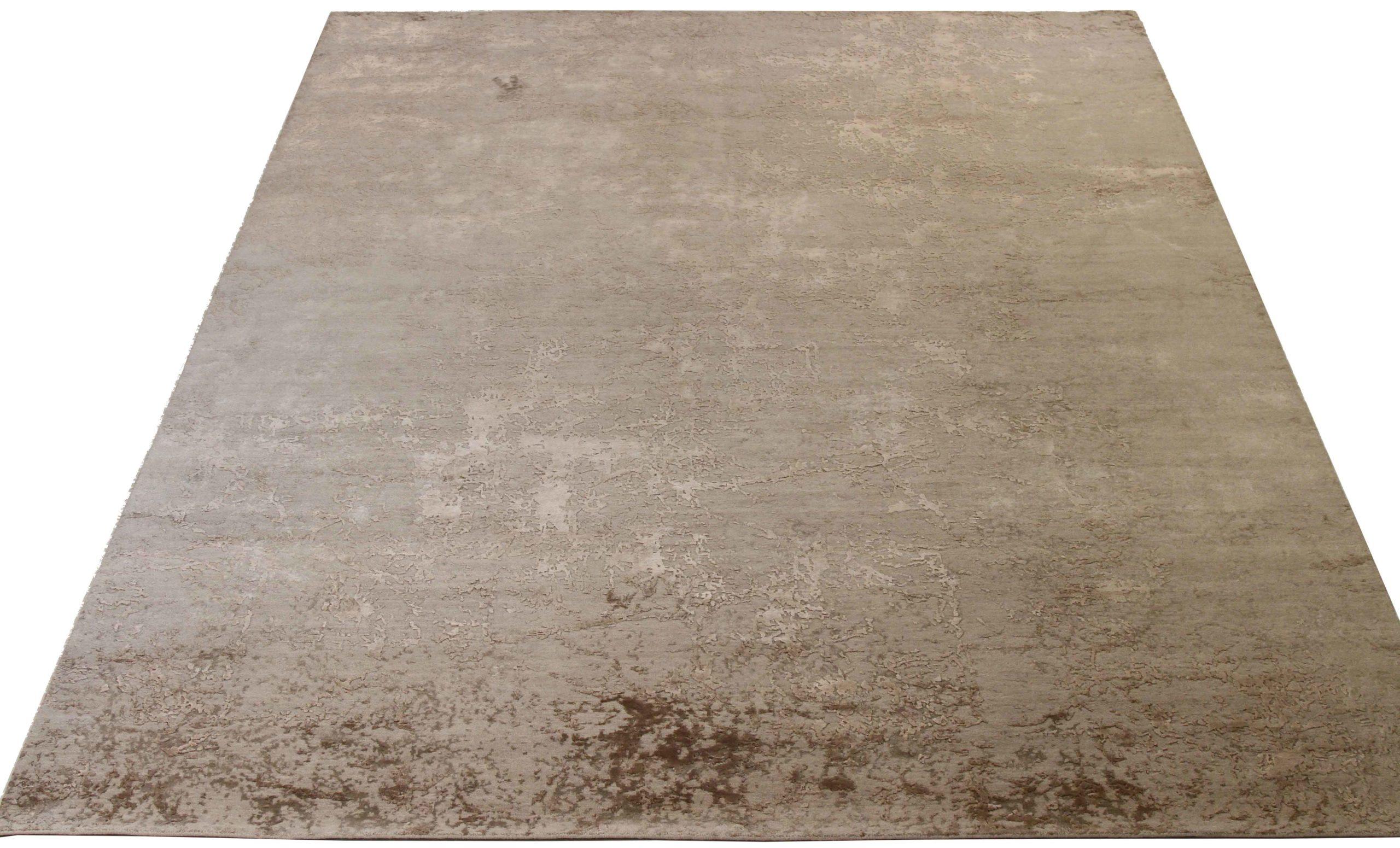 Scopri l'eleganza dei tappeti India Antique White/Natural Beige di CIRCA 1990. Progettato con una meticolosa attenzione ai dettagli, questo design esclusivo è perfetto per valorizzare il tuo spazio.