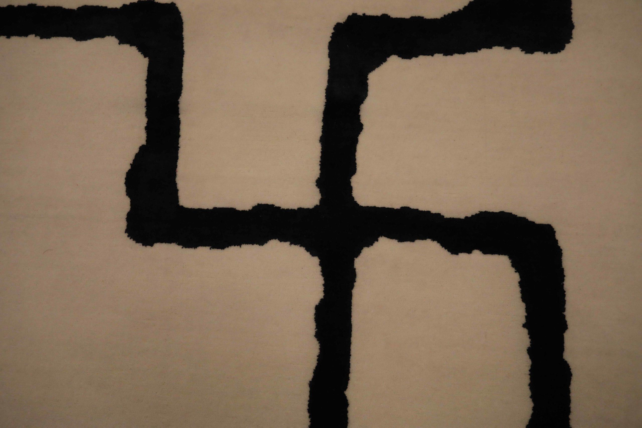 Indian India Area Rugs Circa 1990 - Wool Black Ivory Design - 92394 For Sale