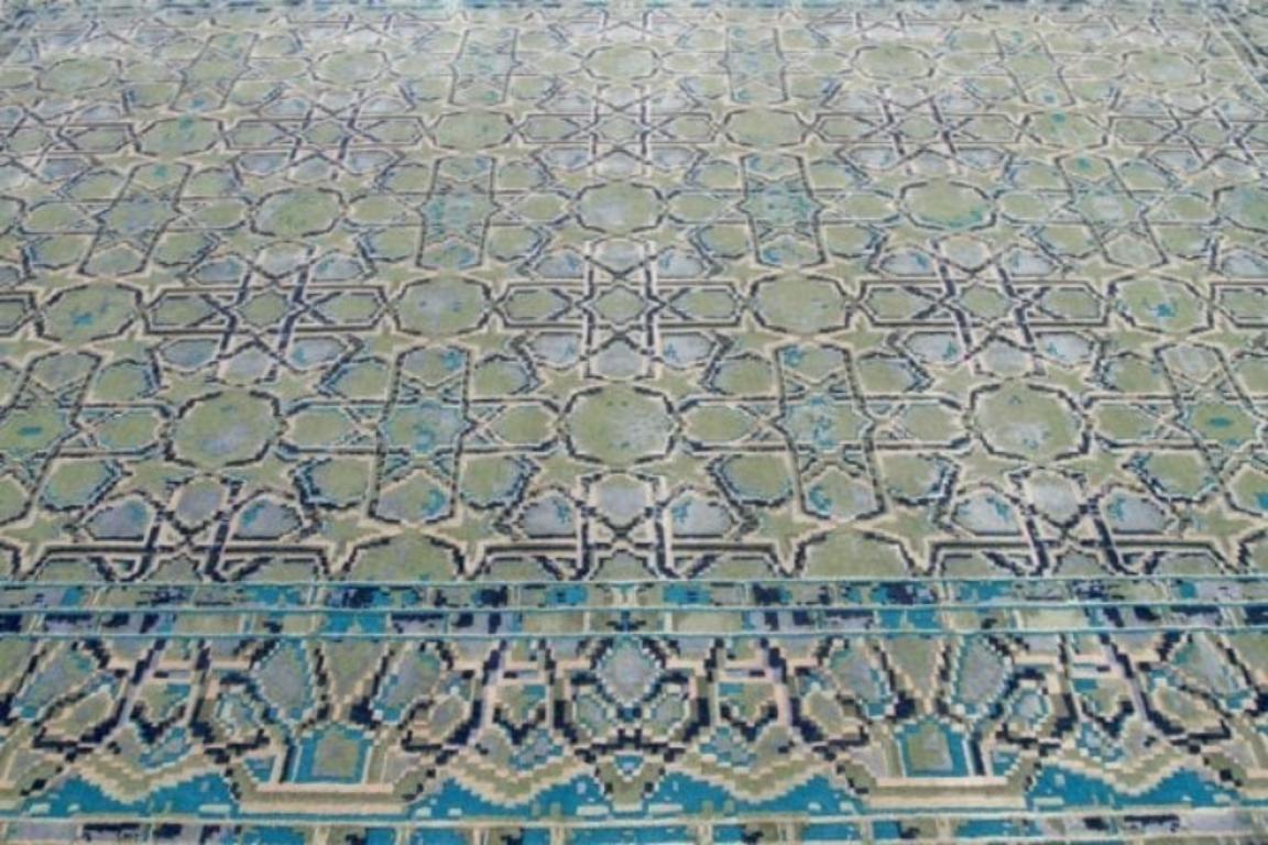 Modern India Area Rugs Circa 1990 - Wool Blue Green Ivory Design - 91713 For Sale