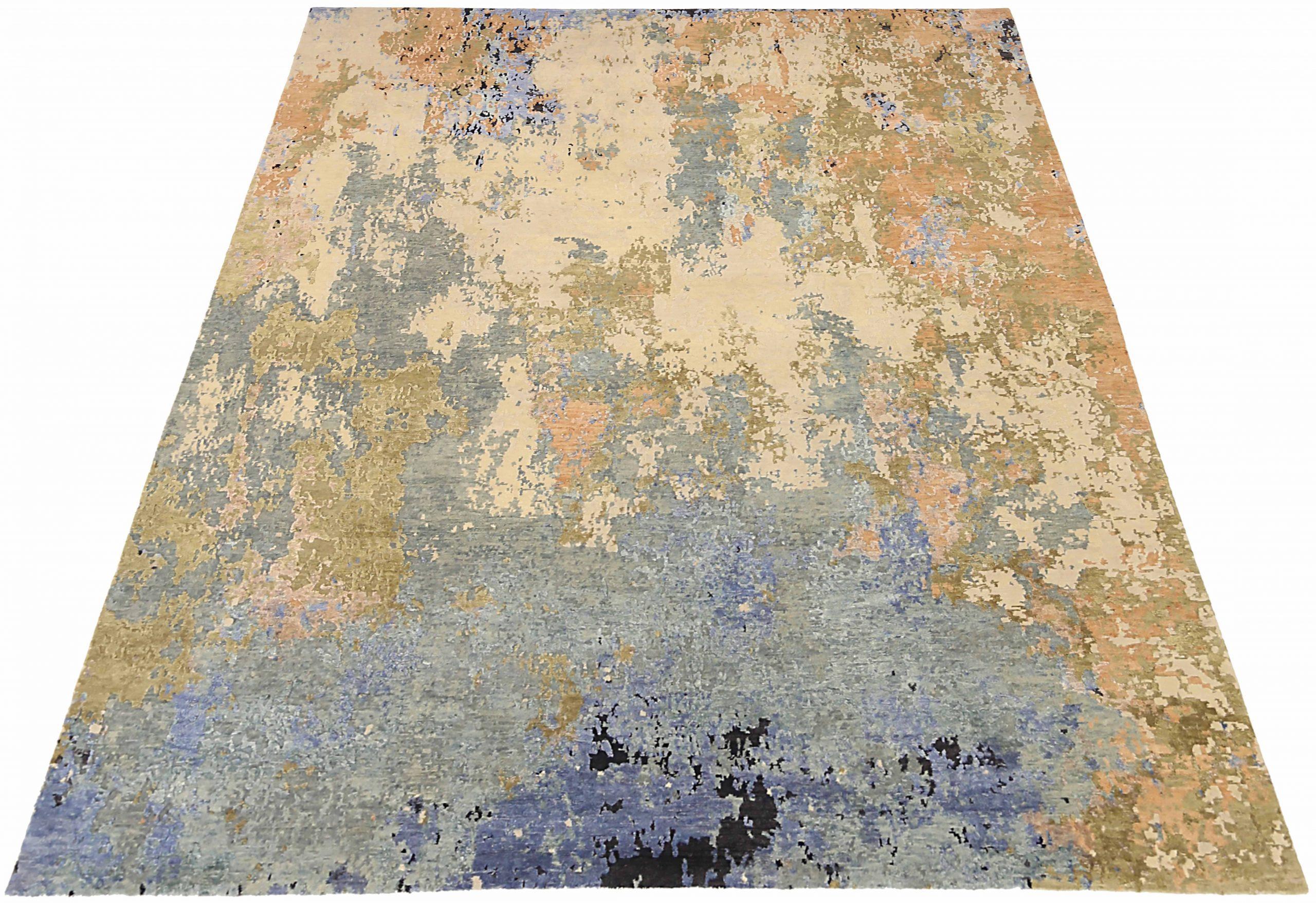 Découvrez l'élégance de l'article d'Eleg présentant des tapis de zone de Circa 1990. Conçu avec de la laine et des tons bleu-vert-ivoire-rose-purpel-gris/argent, ce design exclusif est parfait pour rehausser votre espace.