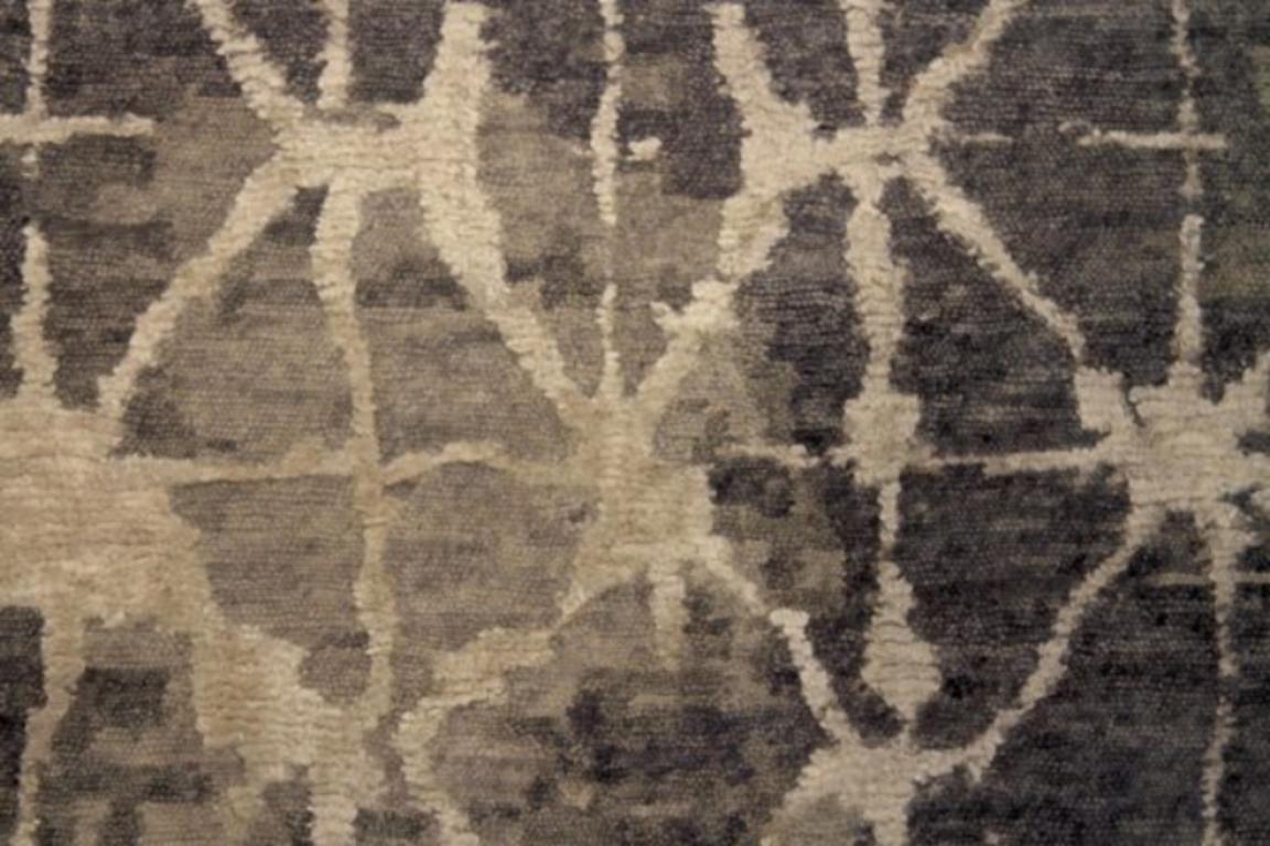 India Area Rugs Circa 1990 - Wool Brown Ivory Design - 91699 In Excellent Condition For Sale In Dallas, TX
