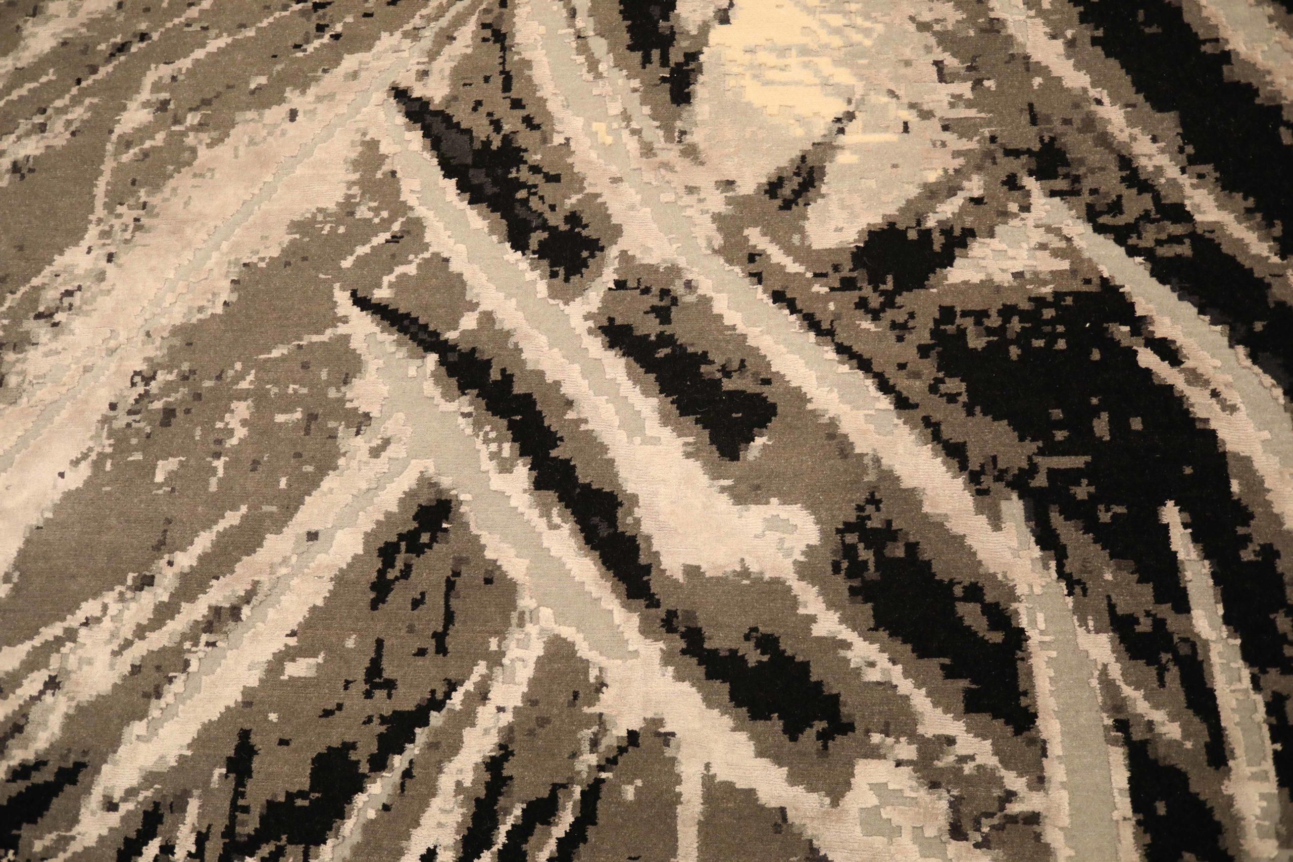 Indian India Area Rugs Circa 1990 - Wool Brown Ivory Design - 92395 For Sale