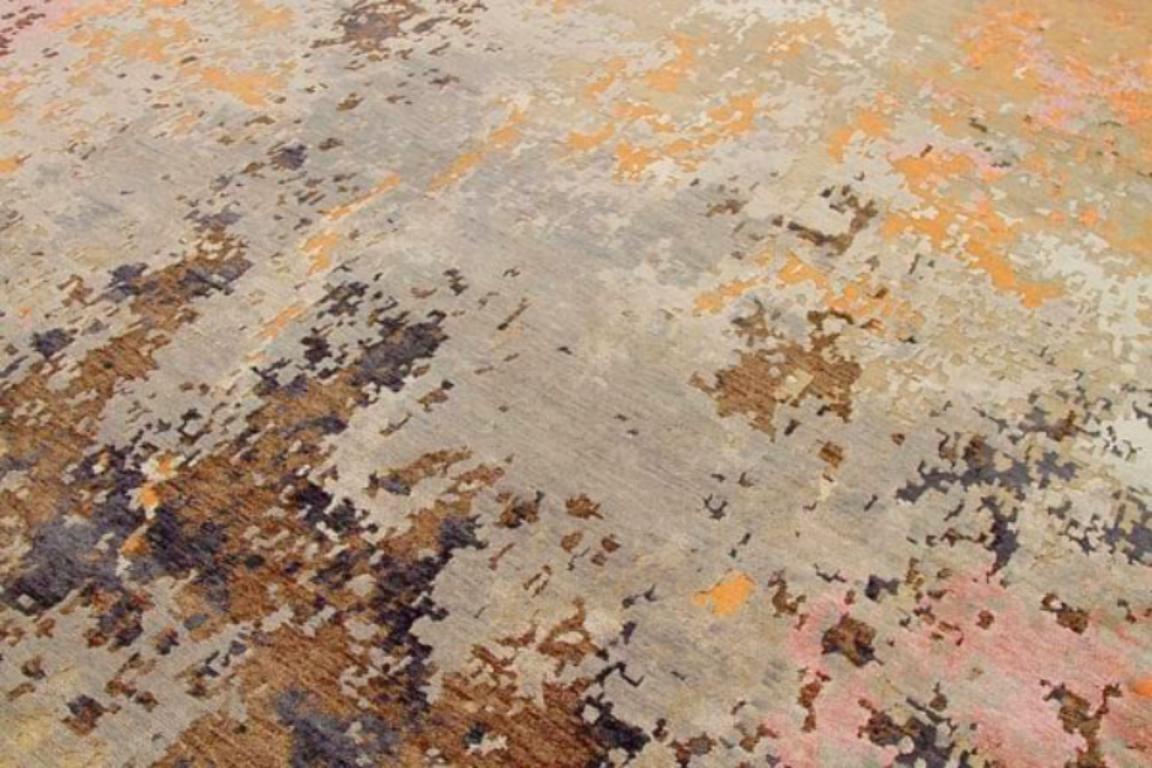 India Area Rugs Circa 1990 - Wool Brown Ivory Orange Pink Design - 91661 In Excellent Condition For Sale In Dallas, TX
