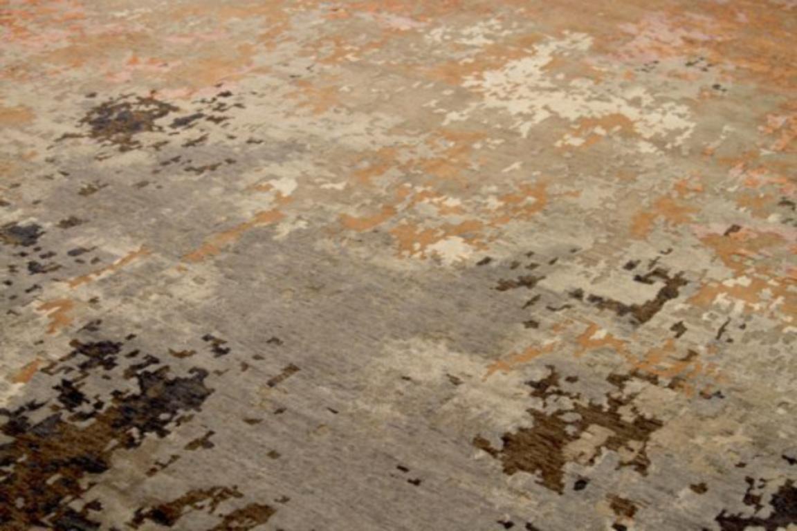 India Area Rugs Circa 1990 - Wool Brown Ivory Orange Pink Design - 91680 In Excellent Condition For Sale In Dallas, TX