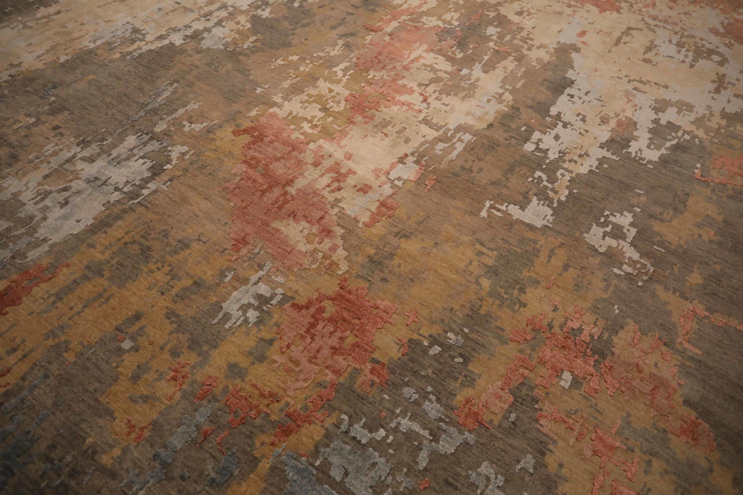 India Area Rugs Circa 1990 - Wool Brown Ivory Red Yellow Design - 91653 In Excellent Condition For Sale In Dallas, TX