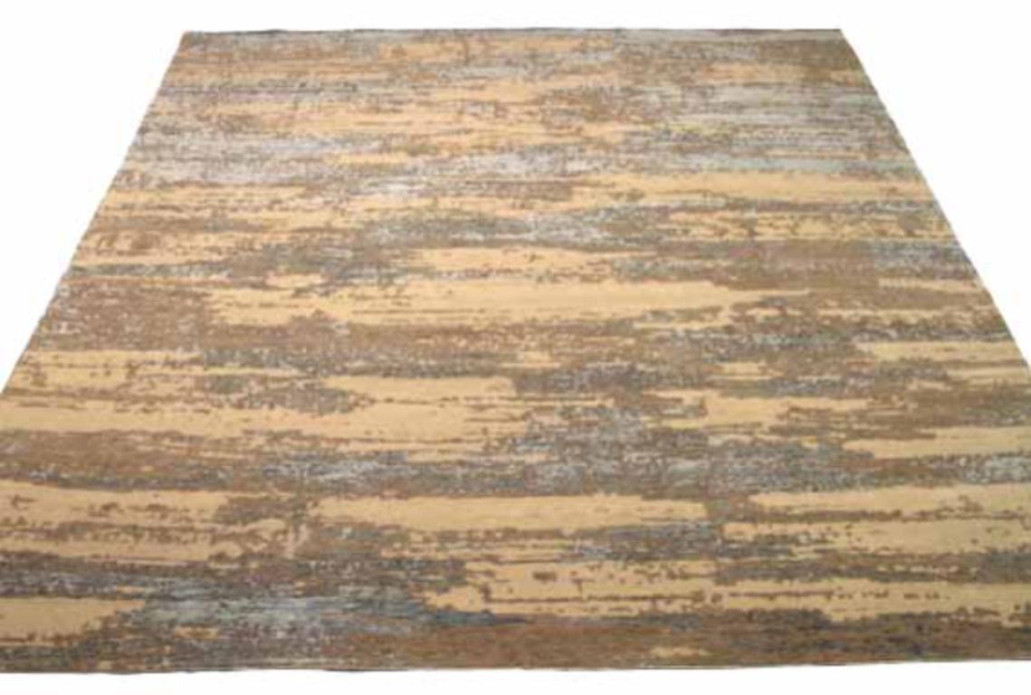 Descubre la elegancia de la India con el artículo Alfombras de área de Circa 1990. Diseñado con lana y tonos marrones/plata, este diseño exclusivo es perfecto para realzar tu espacio.