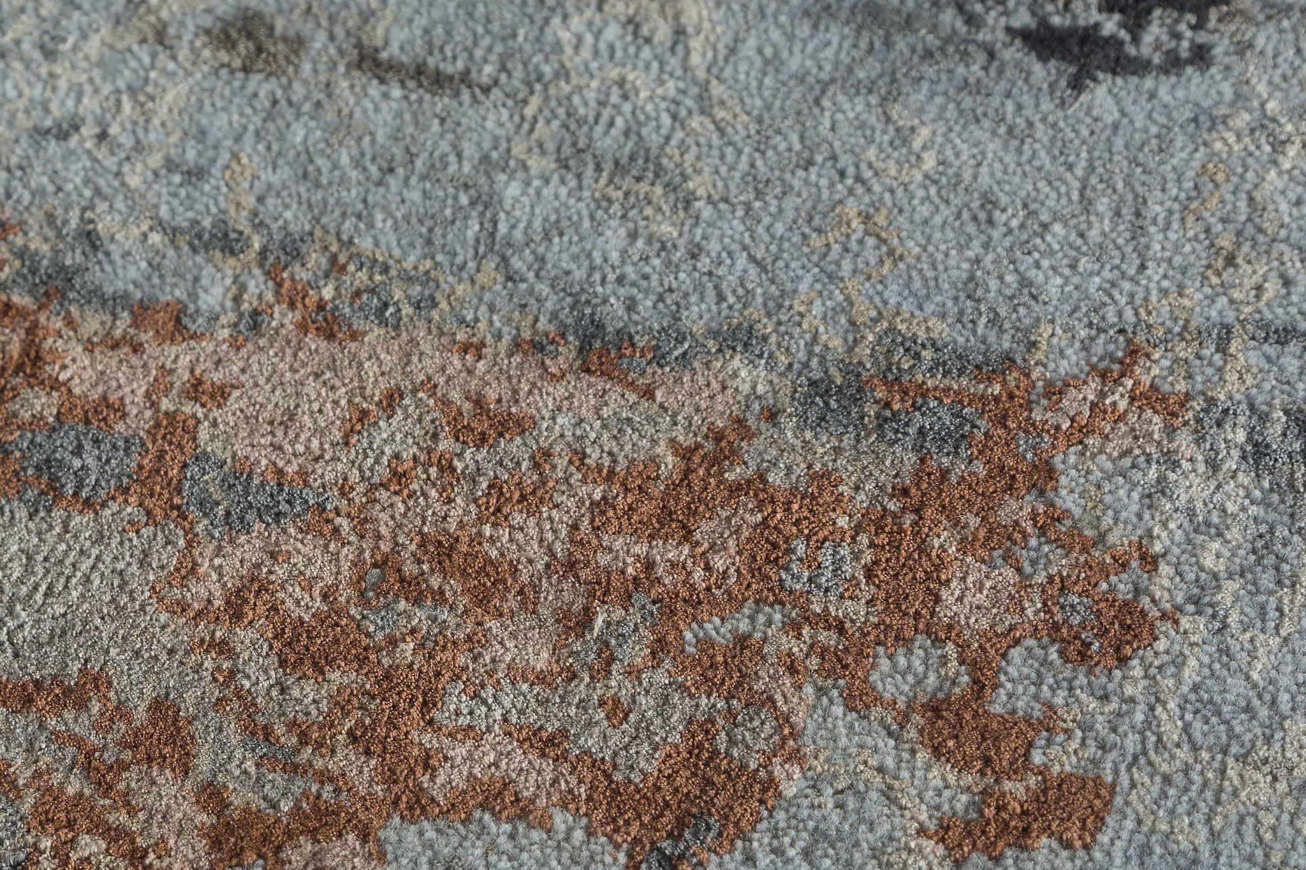 India Area Rugs Circa 1990 - Wool Gray Ivory Pink Design - 90613 In Excellent Condition For Sale In Dallas, TX