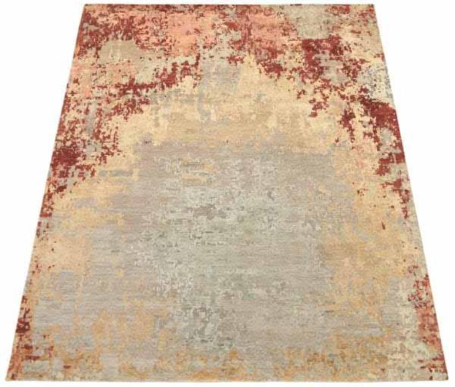 Découvrez l'élégance de l'article d'Eleg présentant des tapis de zone de Circa 1990. Conçu avec de la laine et des nuances de gris/argent ivoire/rose, ce design exclusif est parfait pour mettre en valeur votre espace.