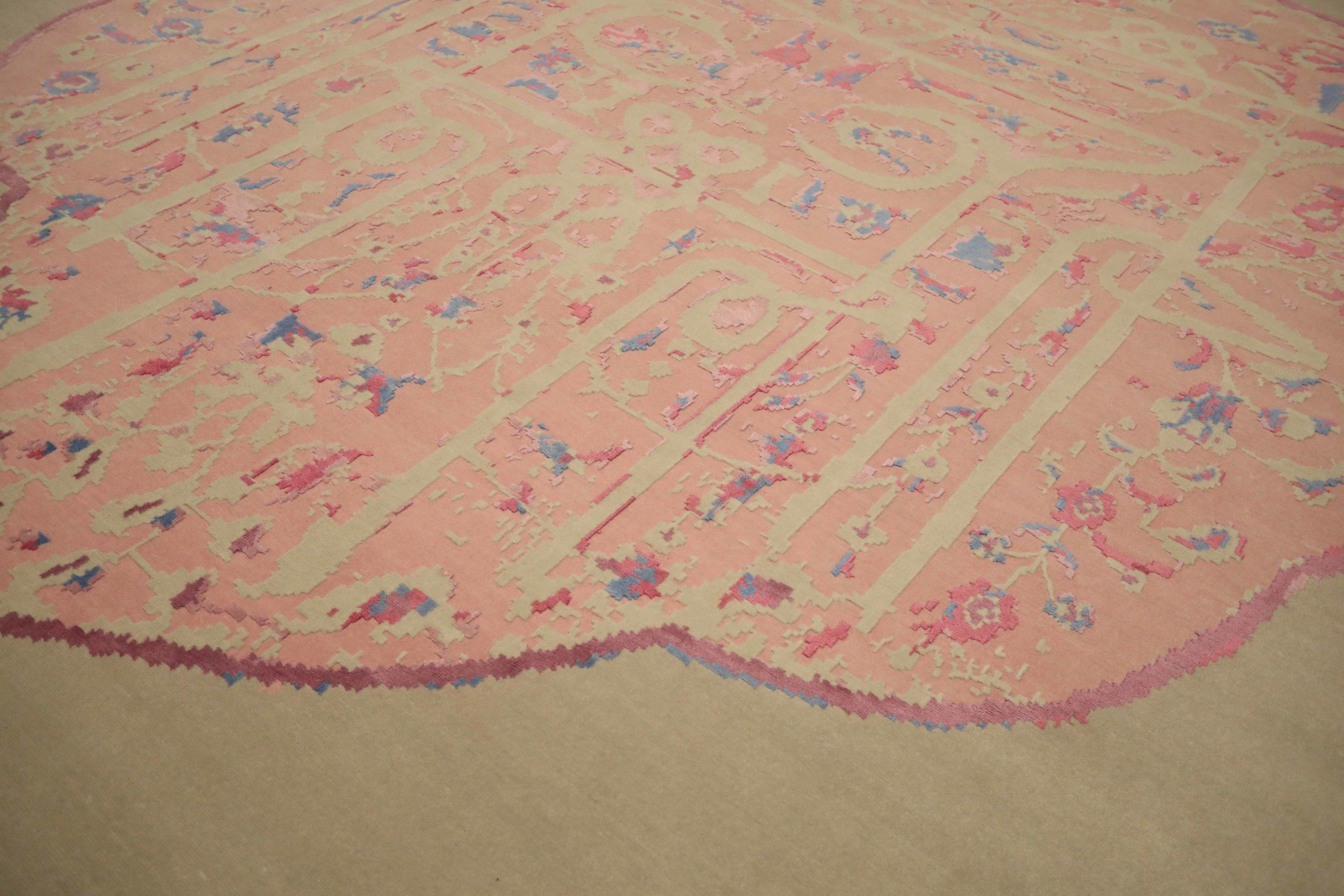 India Area Rugs Circa 1990 - Wool Ivory Pink Taupe Design - 91726 In Excellent Condition For Sale In Dallas, TX
