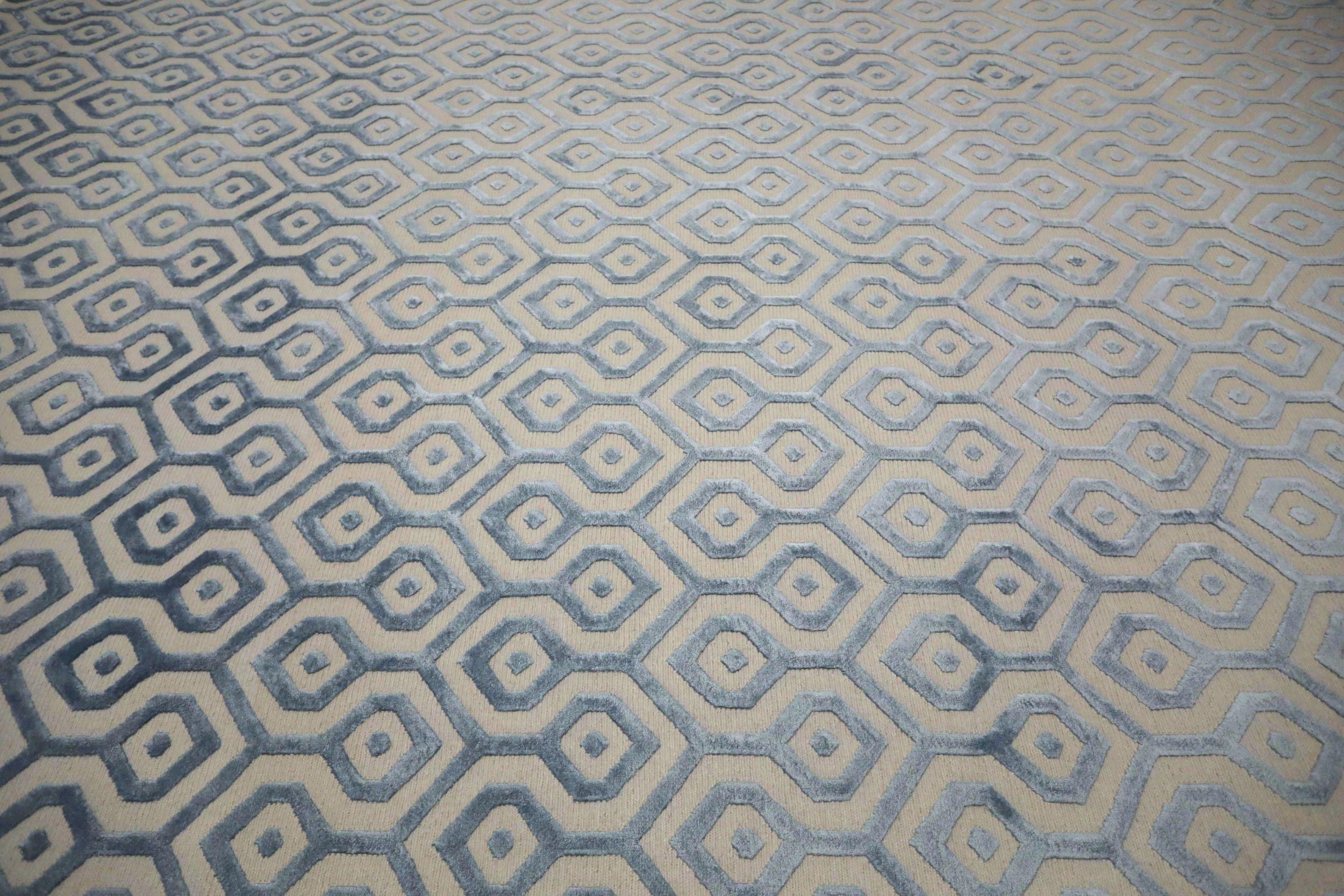 Indische Teppiche - Wolle und Seide Grau Elfenbein Design - 93632 (Moderne) im Angebot
