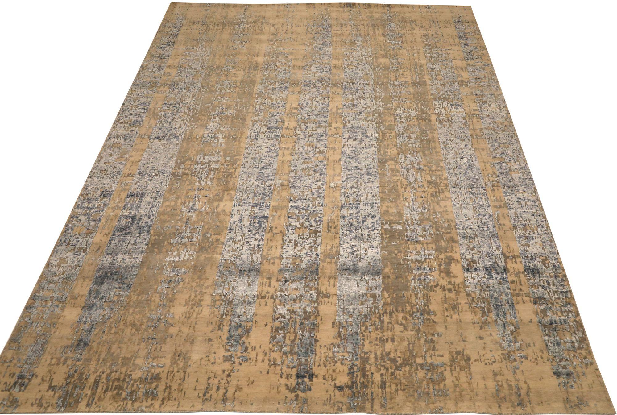Entdecken Sie die Eleganz Indiens mit Teppichen aus der Zeit um 1990. Dieses exklusive Design aus Wolle und Seide in Elfenbein-Taupe ist perfekt, um Ihren Raum zu verschönern.