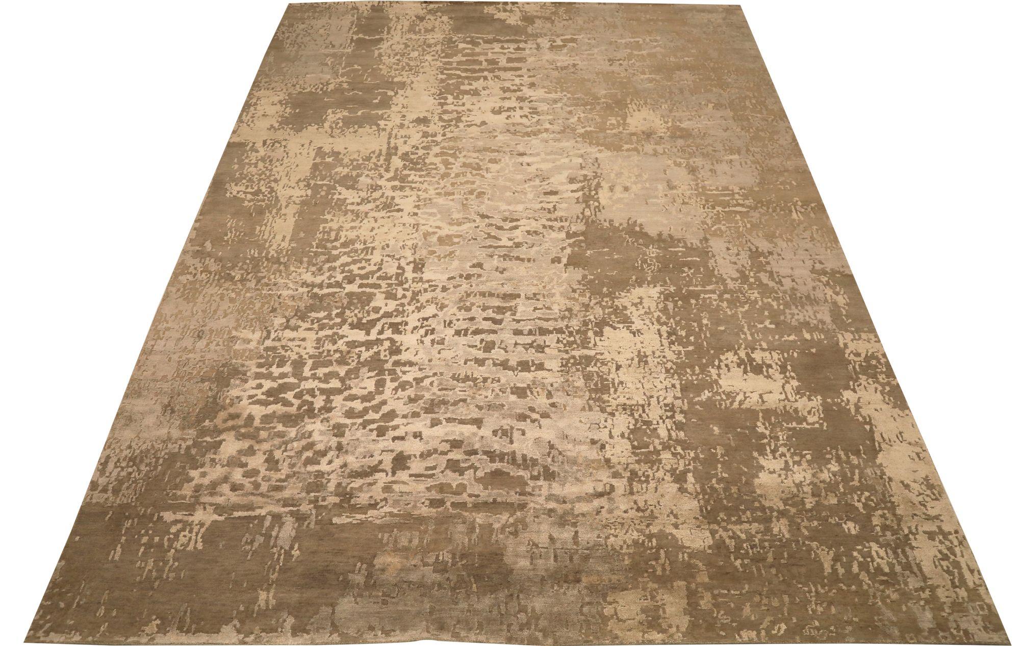 Découvrez l'élégance de l'article d'Eleg présentant des tapis de zone de Circa 1990. Conçu avec de la laine et du BrownIvoryTaupe, ce design exclusif est parfait pour mettre en valeur votre espace.
