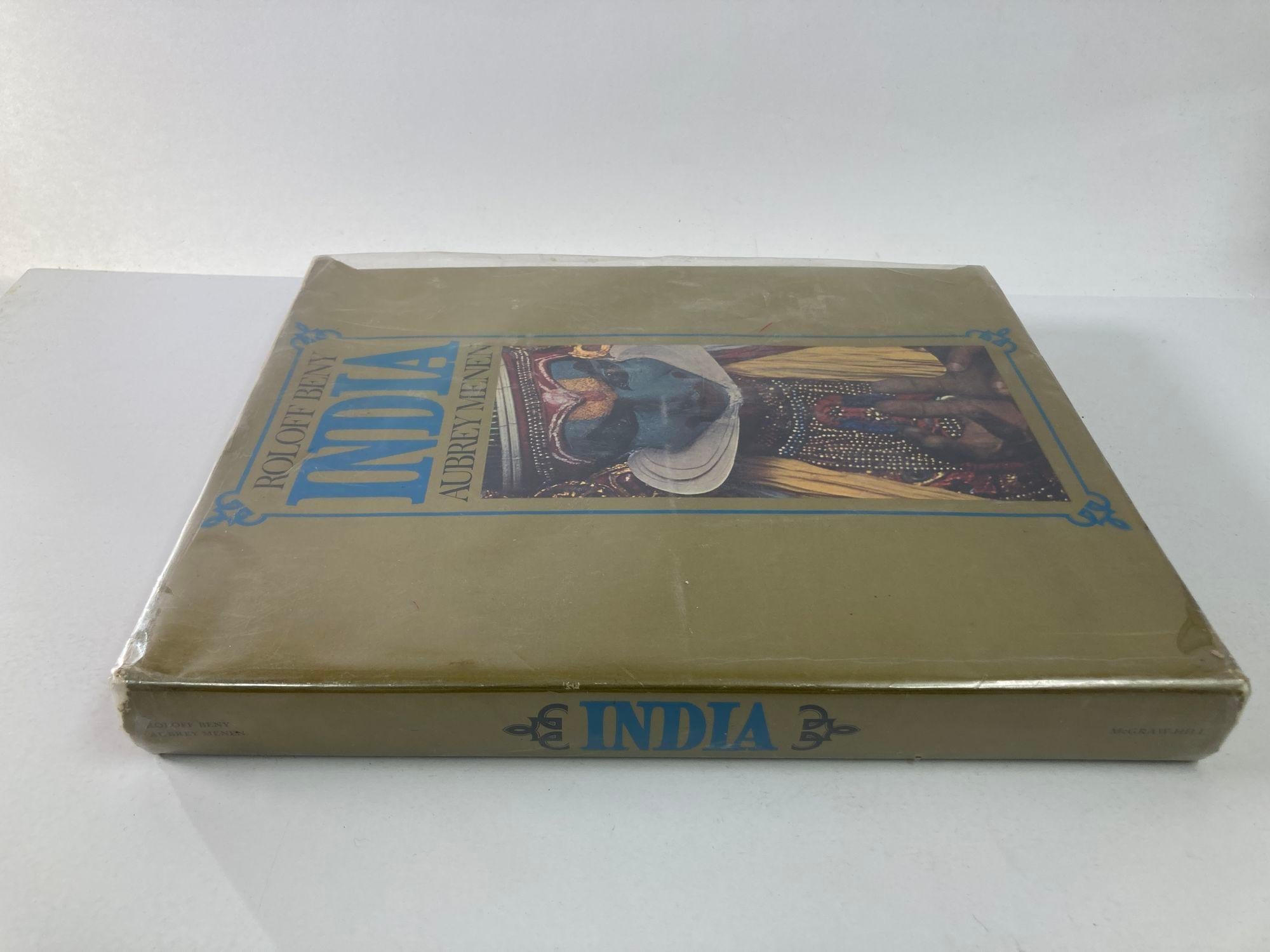 India by Beny Rolloff and Aubrey Menen 1st Edition Hardcover Book In Good Condition For Sale In North Hollywood, CA
