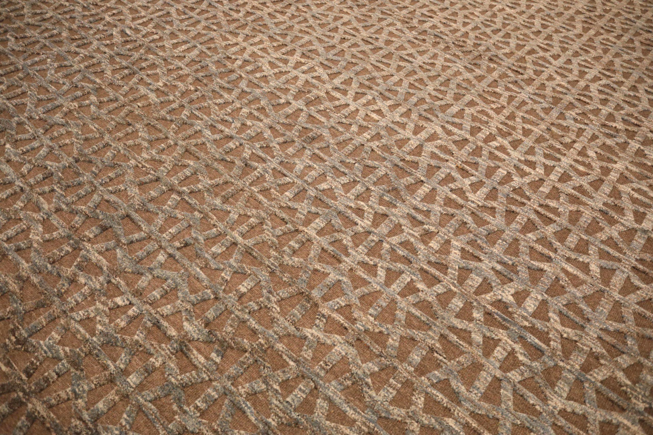 India Cameron Collection Area Rugs Circa 1990 - Wool Brown Ivory Design - 91744 In Excellent Condition For Sale In Dallas, TX