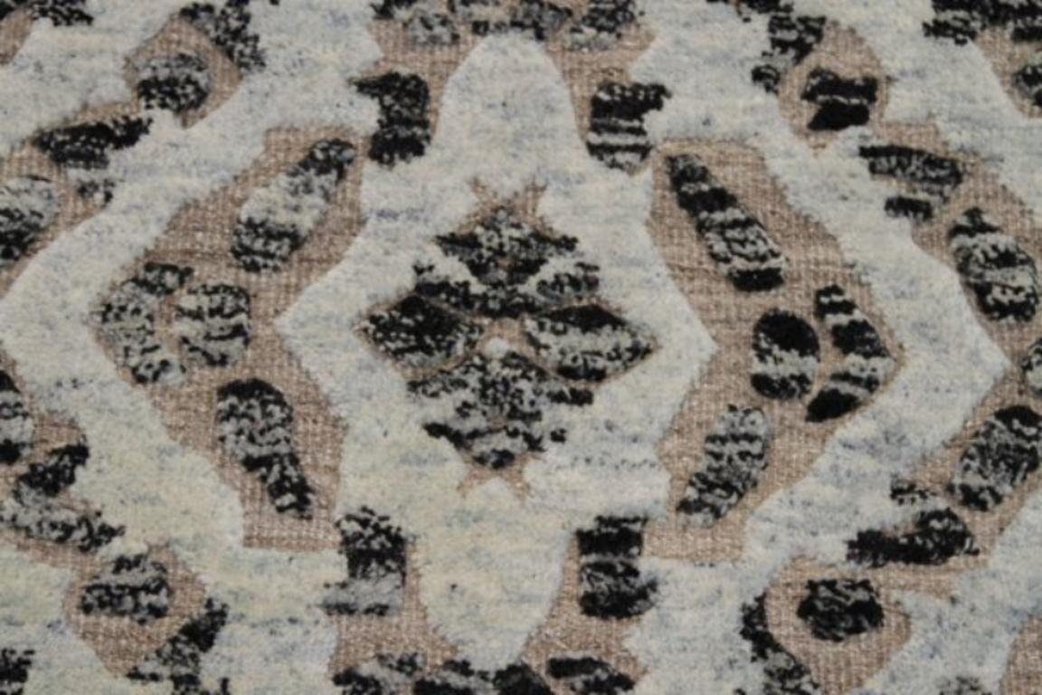India Cameron Collection Area Rugs Circa 1990 - Wool Brown Ivory Design - 91746 In Excellent Condition For Sale In Dallas, TX