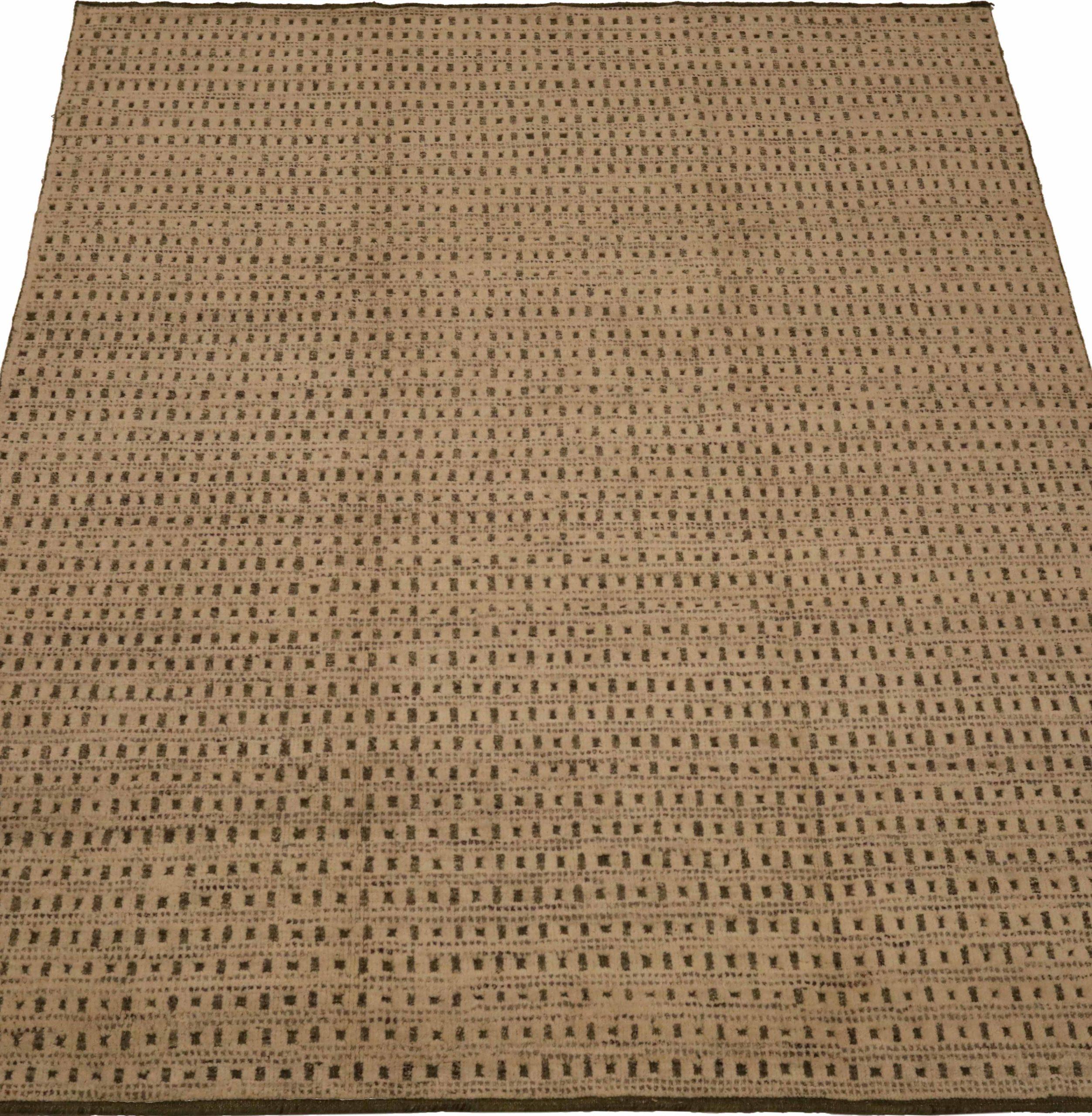 Discover the elegance of India Cameron Collection featuring Small Rug in Circa 1990. Designed with Wool and BrownIvory, this exclusive design is perfect for enhancing your space.