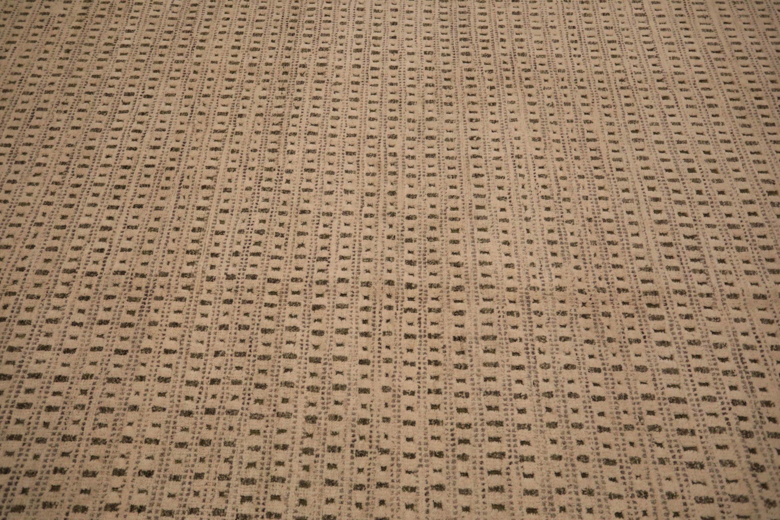 Indian India Cameron Collection Small Rug Circa 1990 - Wool Brown Ivory Design - 90594 For Sale