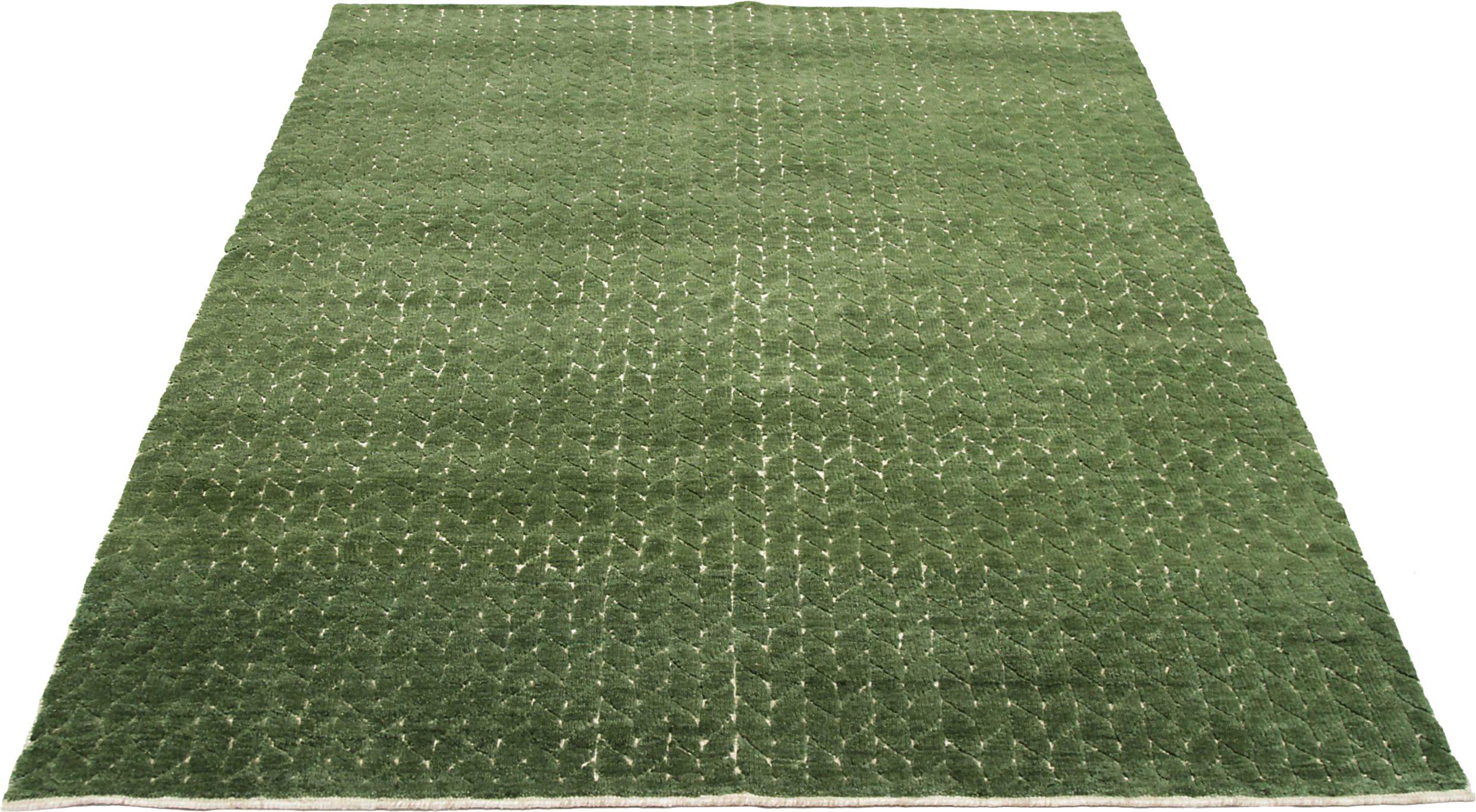 Découvrez l'élégance de l'Eleg de l'Inde présentant un petit tapis de Circa 1990. Conçu avec de la laine et du vert, ce design exclusif est parfait pour mettre en valeur votre espace.