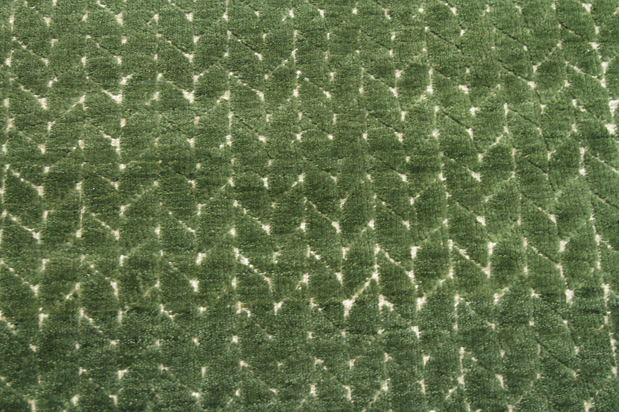 Petit tapis indien Fern datant d'environ 1990, motif vert laine - 90593 Excellent état - En vente à Dallas, TX