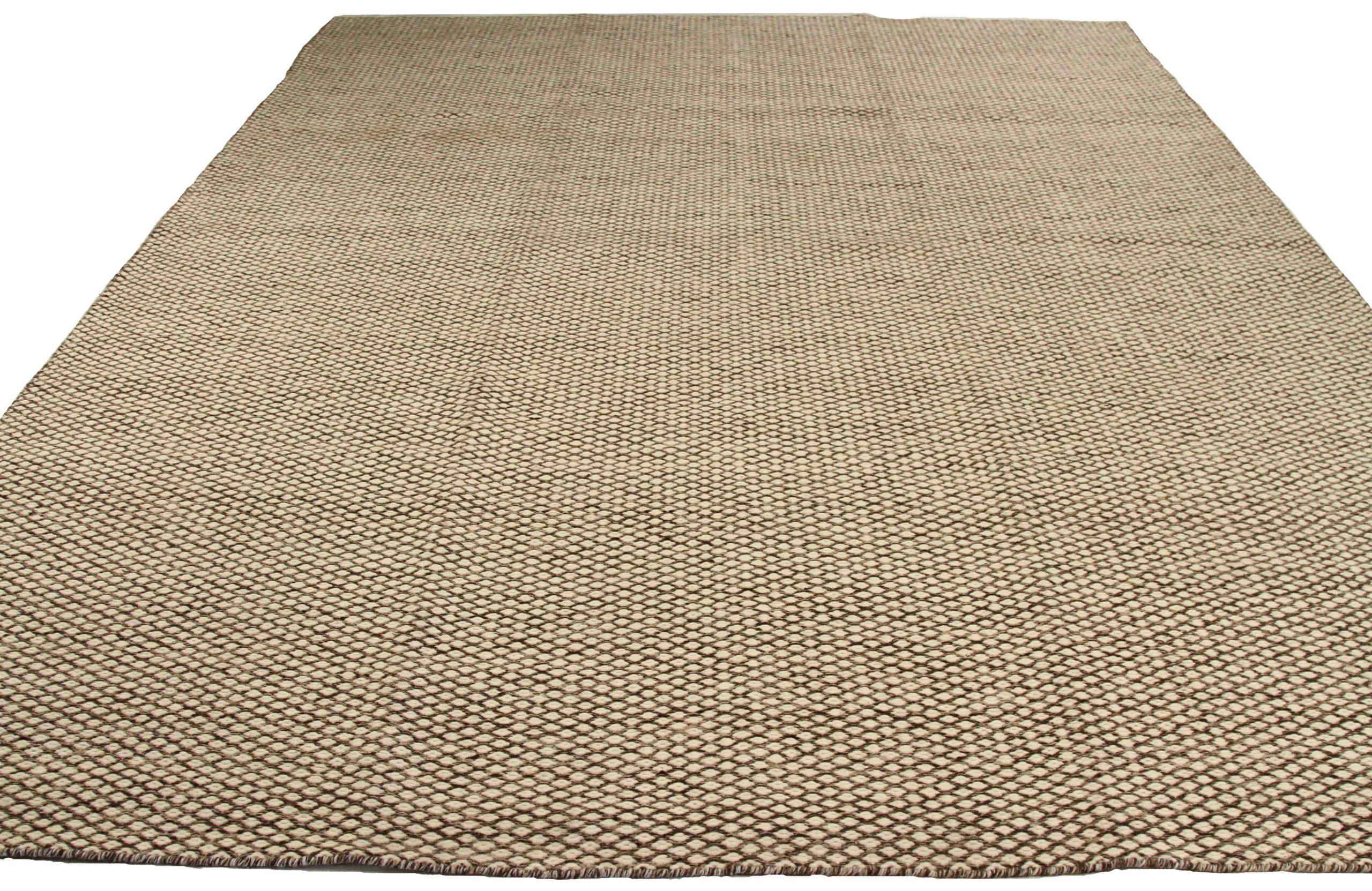 Entdecken Sie die Eleganz von India Flat Weave mit Area Rugs in Circa 1990. Dieses exklusive Design, das mit viel Liebe zum Detail entworfen wurde, ist perfekt, um Ihren Raum zu verschönern.