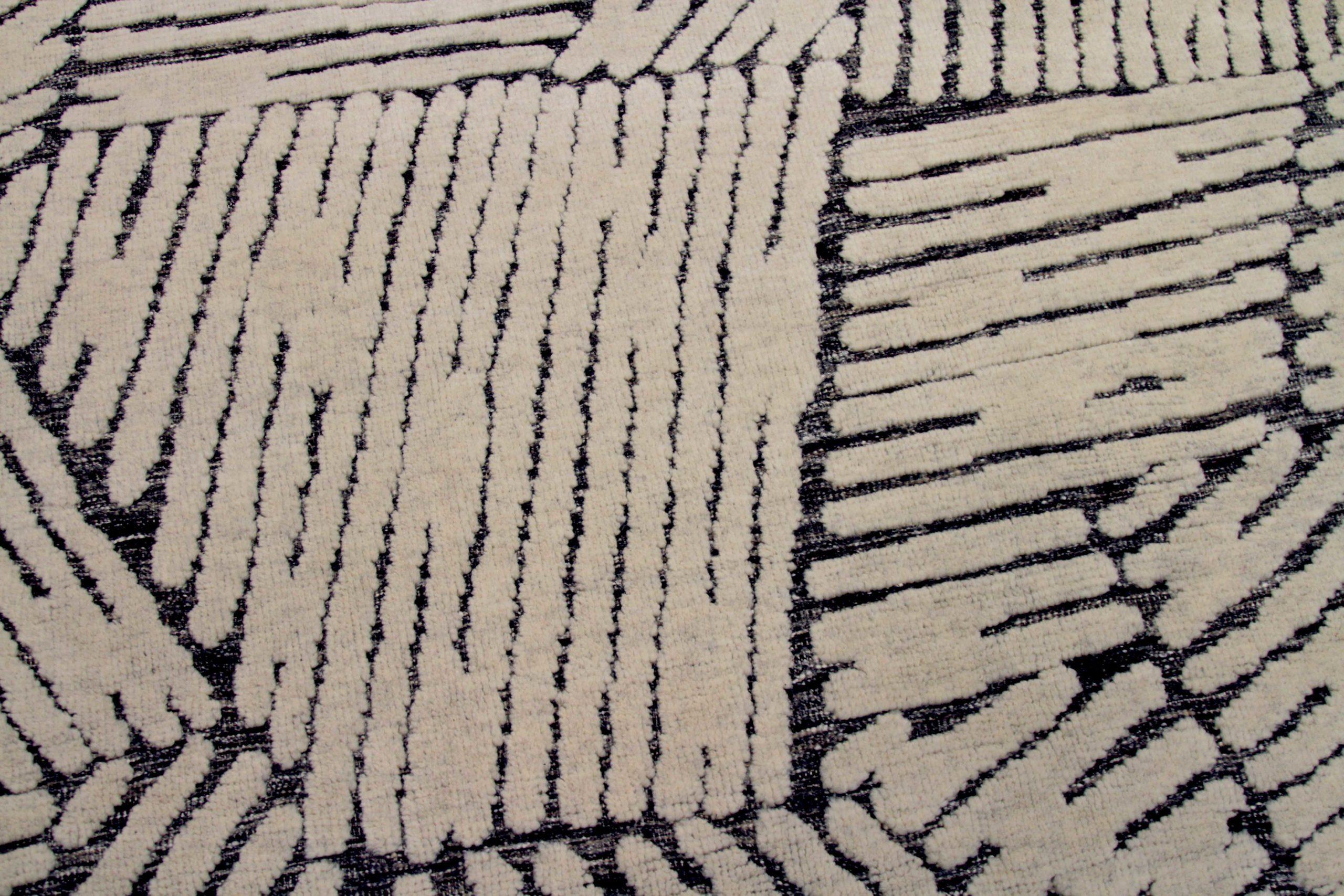 Alfombra India Freeform Small Circa 1990 - Lana Marrón Ivory Design - 90611 siglo XX en venta