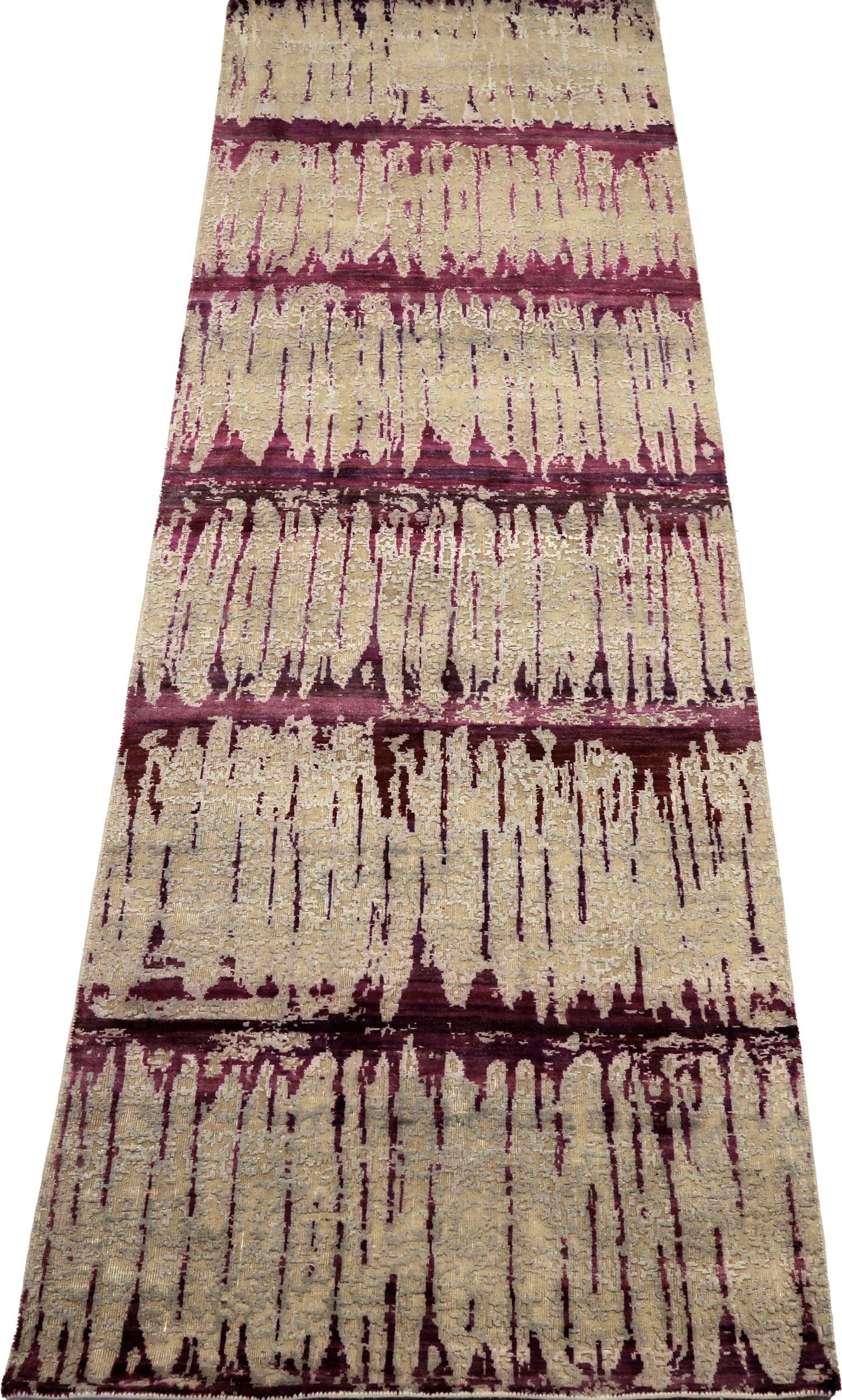 Découvrez l'élégance du tapis de course India Ikat de Circa 1990. Conçu avec de la laine et du Design/One Ivoire, ce modèle exclusif est parfait pour mettre en valeur votre espace.