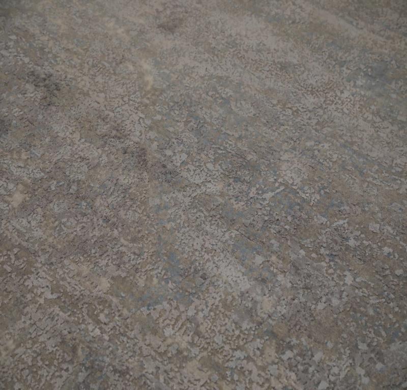 Moderne Tapis d'Inde - Motif bleu ivoire taupe - 93297 en vente