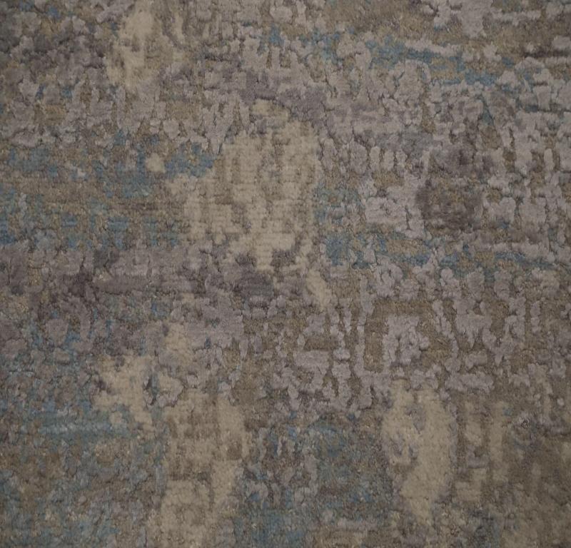 Noué à la main Tapis d'Inde - Motif bleu ivoire taupe - 93297 en vente