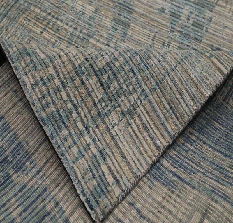 Indien Tapis d'Inde en laine bleu vert ivoire taupe motif 93279 en vente